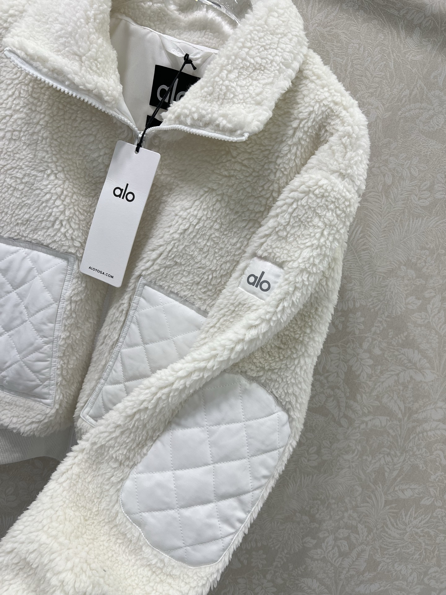 🔥🔥alo*25新款泰迪毛绒飞行外套 袖中口袋以及后背均以菱格夹棉拼接 韩版宽松版型 袖臂alo反光lo