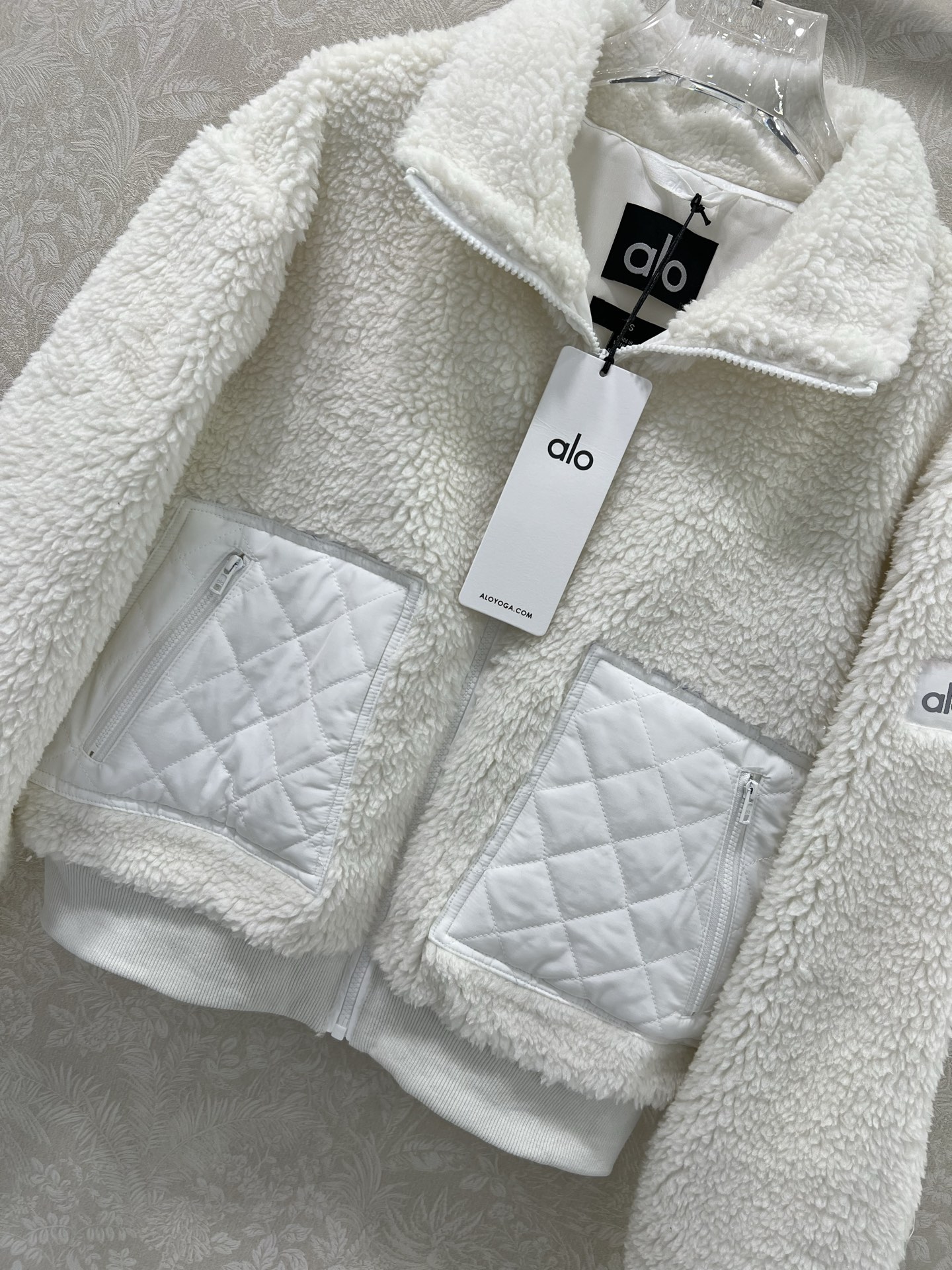 🔥🔥alo*25新款泰迪毛绒飞行外套 袖中口袋以及后背均以菱格夹棉拼接 韩版宽松版型 袖臂alo反光lo