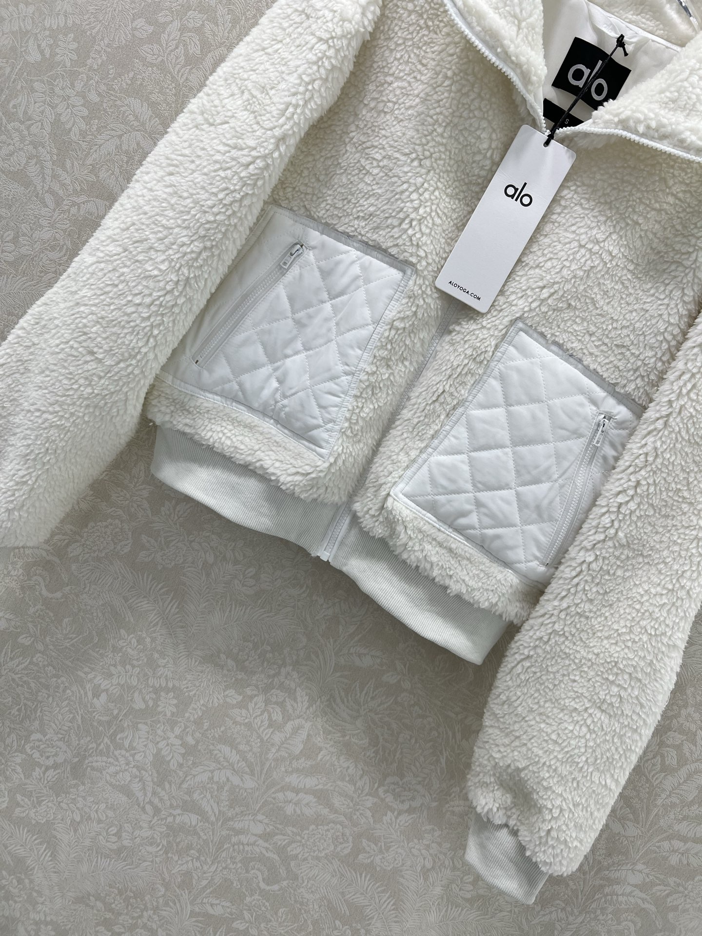 🔥🔥alo*25新款泰迪毛绒飞行外套 袖中口袋以及后背均以菱格夹棉拼接 韩版宽松版型 袖臂alo反光lo