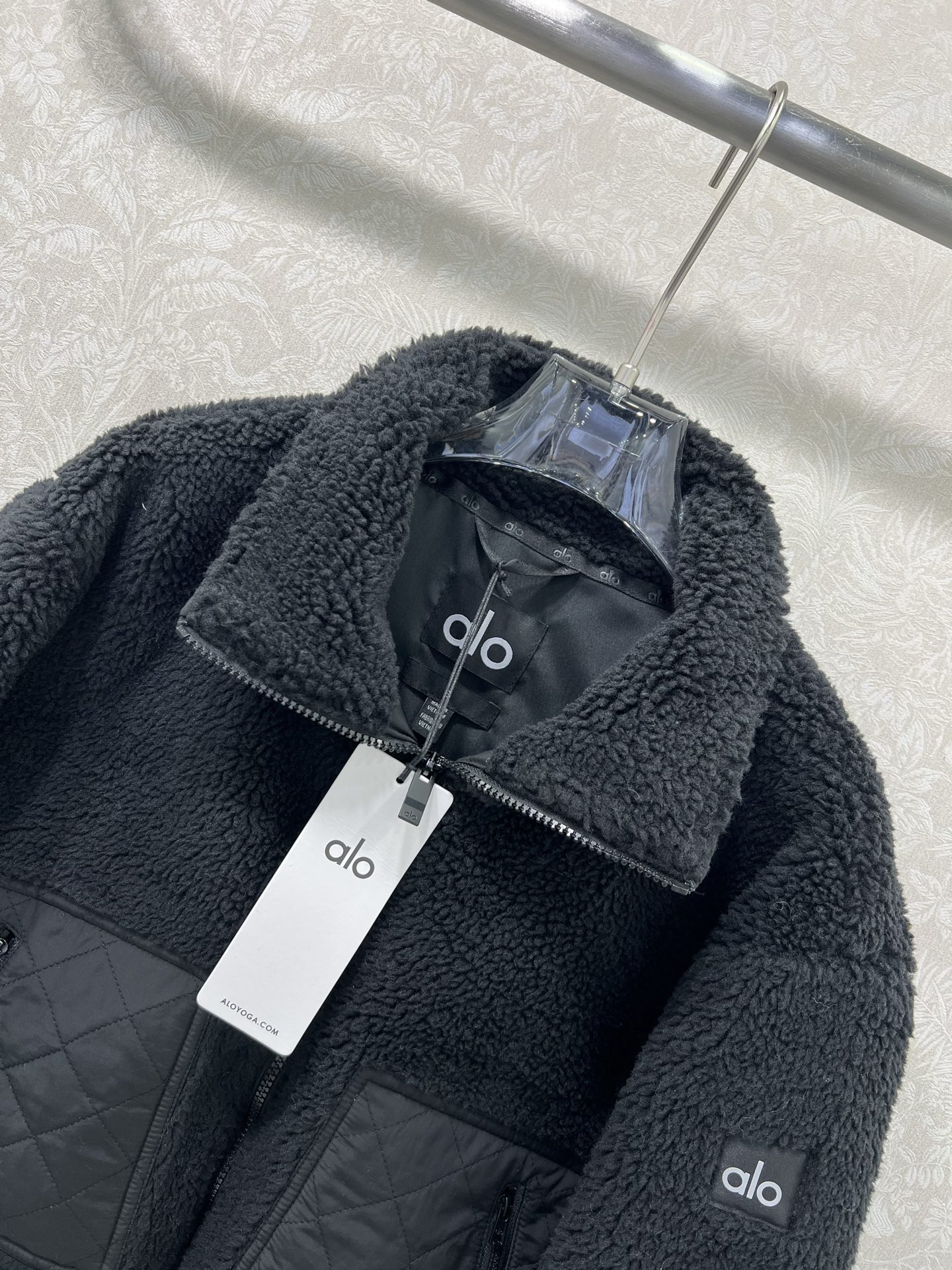 🔥🔥alo*25新款泰迪毛绒飞行外套 袖中口袋以及后背均以菱格夹棉拼接 韩版宽松版型 袖臂alo反光lo