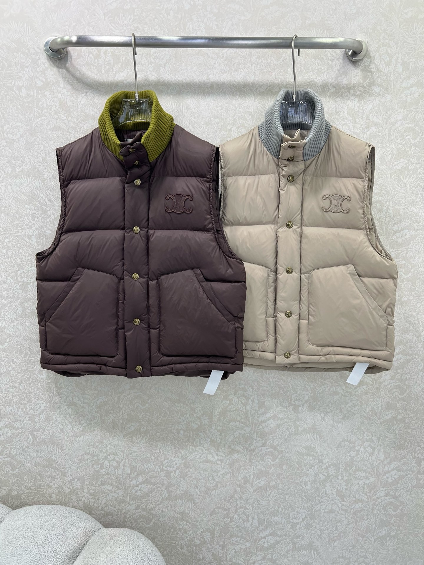 🔥🔥Celin* 25新款羽绒马甲 高定出品精美羊毛针织领口 胸前凯旋门logo刺绣 定制五金 面包卷羽