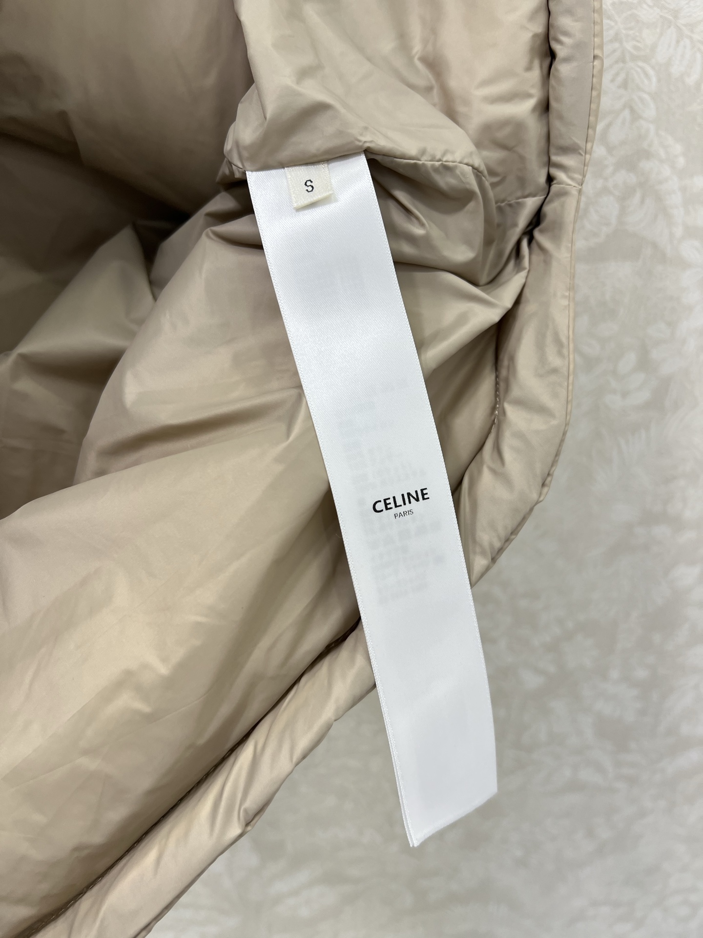 🔥🔥Celin* 25新款羽绒马甲 高定出品精美羊毛针织领口 胸前凯旋门logo刺绣 定制五金 面包卷羽