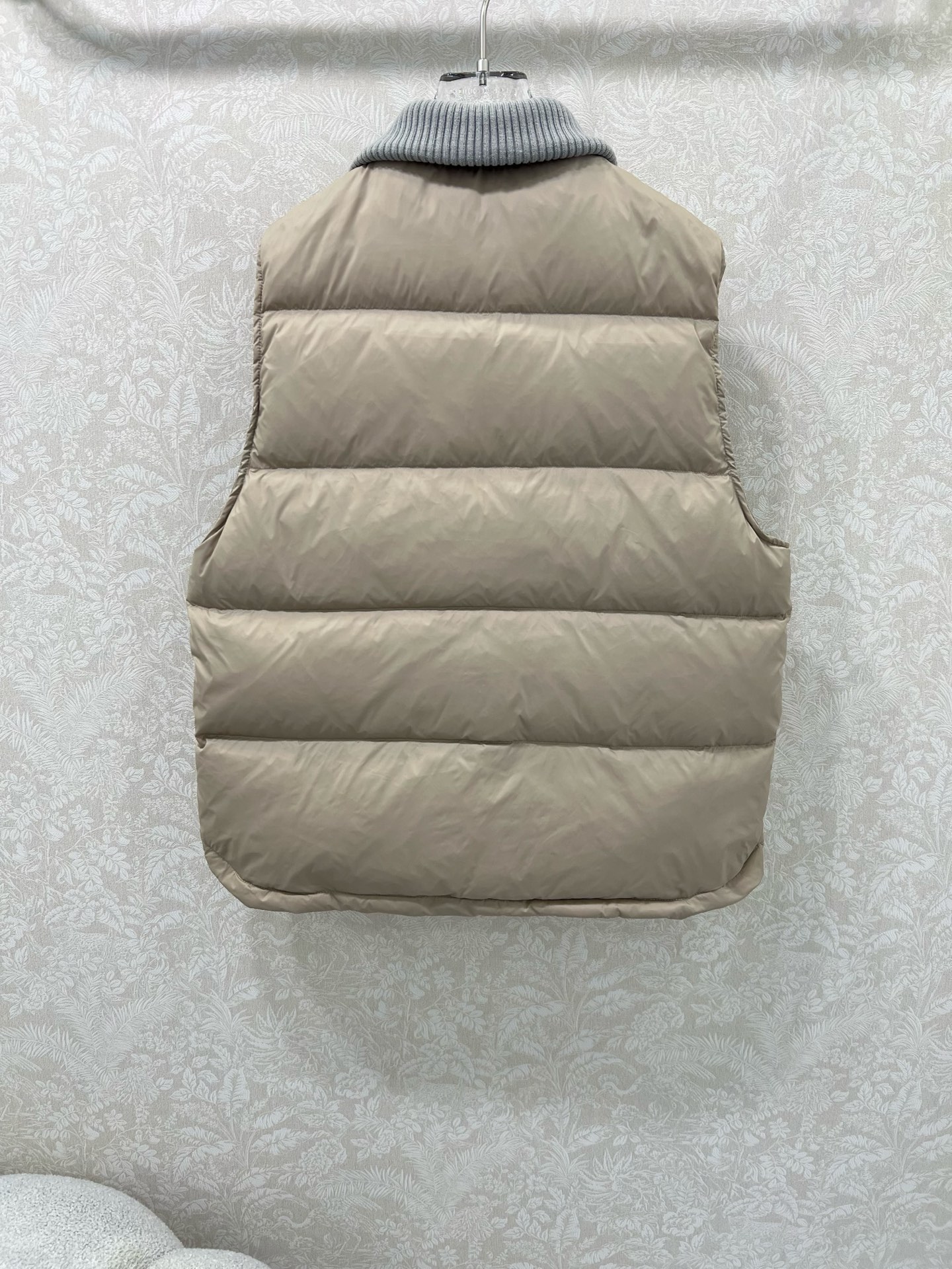 🔥🔥Celin* 25新款羽绒马甲 高定出品精美羊毛针织领口 胸前凯旋门logo刺绣 定制五金 面包卷羽