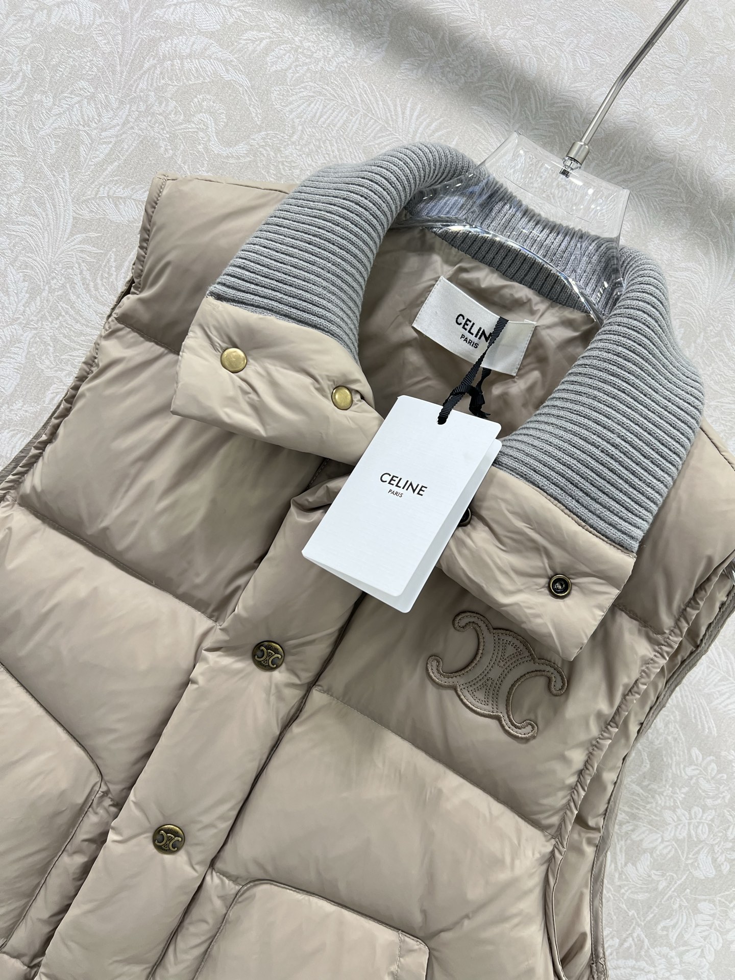 🔥🔥Celin* 25新款羽绒马甲 高定出品精美羊毛针织领口 胸前凯旋门logo刺绣 定制五金 面包卷羽
