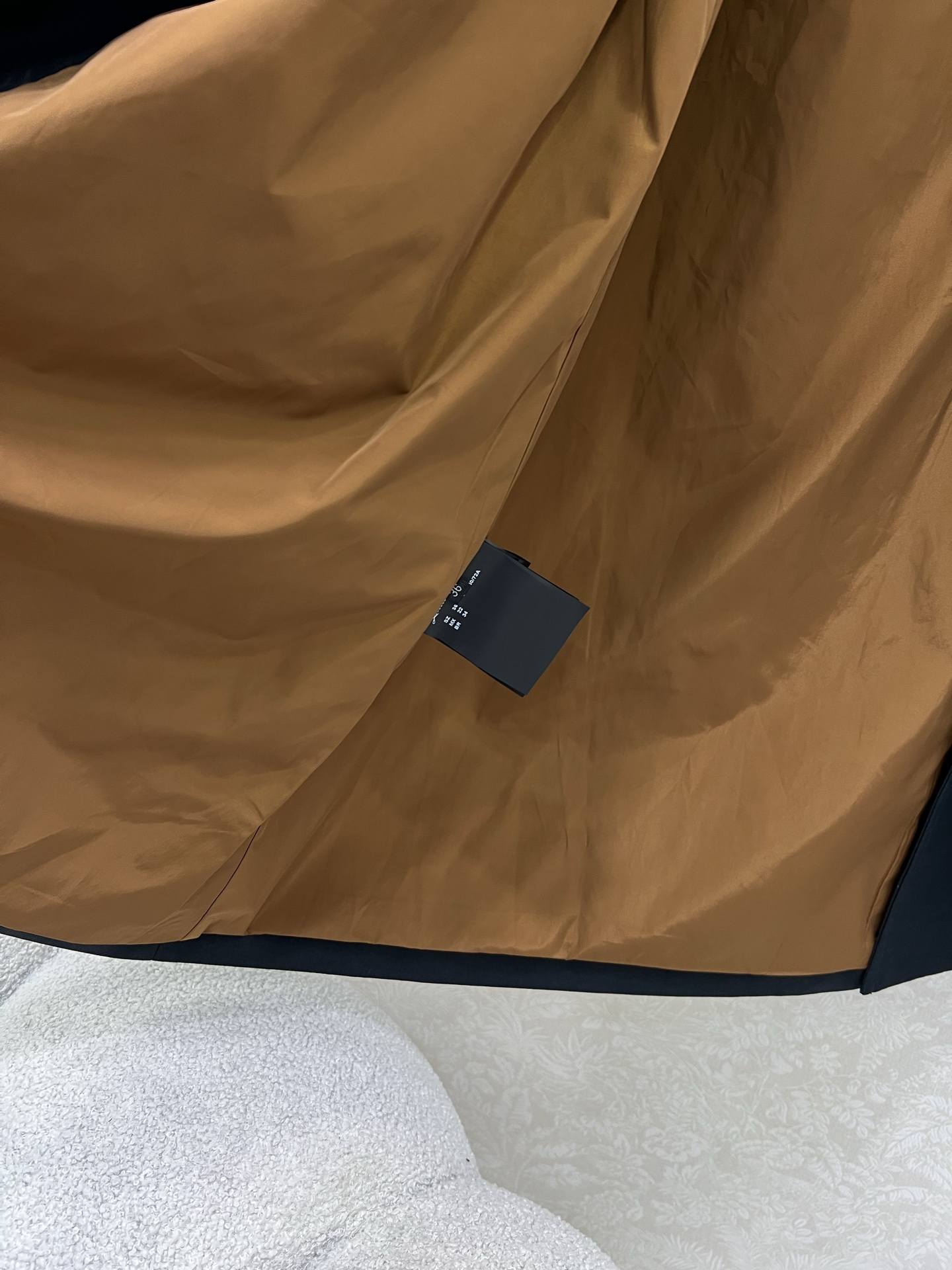 🔥🔥miumi* 25新款长款风衣外套 英伦风尚长款风衣宽松版型。溜肩袖设计 双袖口设计 内衬尼龙收紧袖