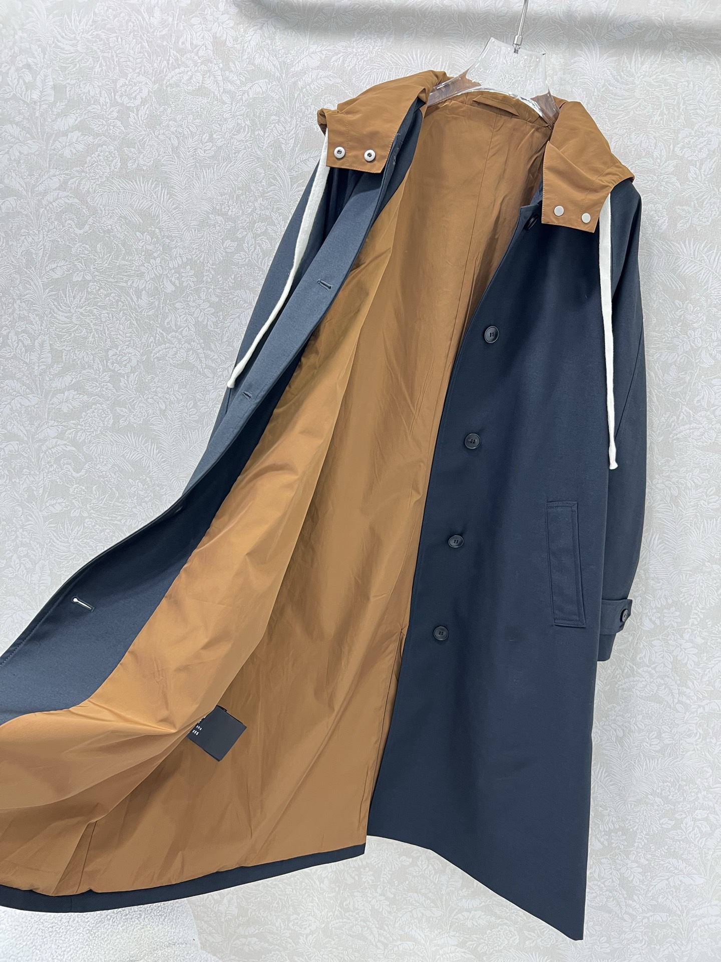 🔥🔥miumi* 25新款长款风衣外套 英伦风尚长款风衣宽松版型。溜肩袖设计 双袖口设计 内衬尼龙收紧袖