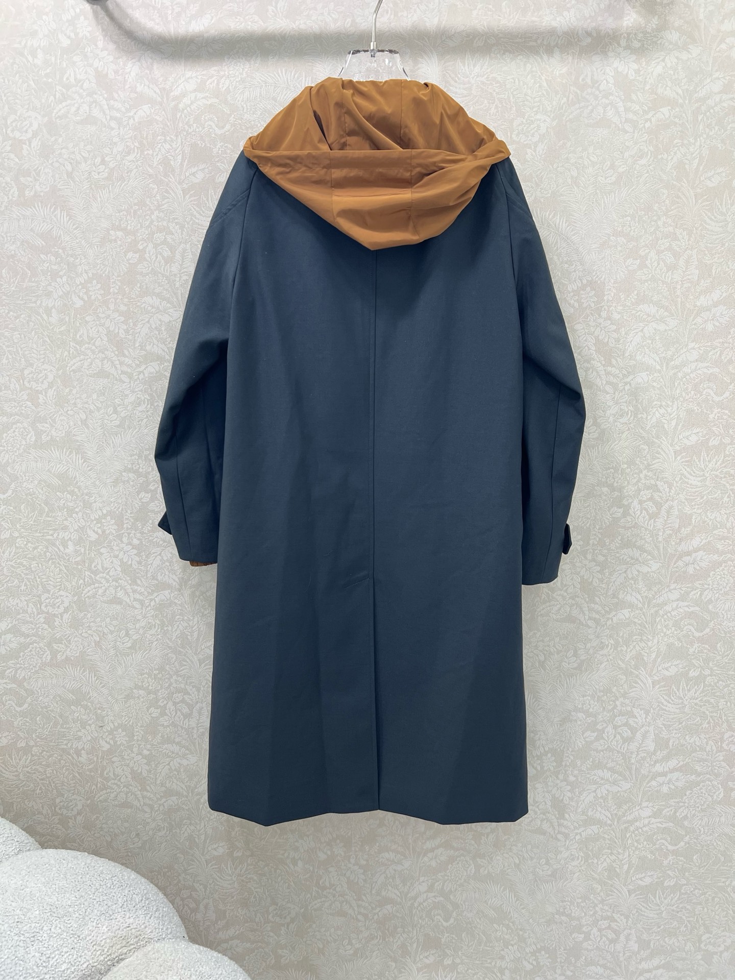 🔥🔥miumi* 25新款长款风衣外套 英伦风尚长款风衣宽松版型。溜肩袖设计 双袖口设计 内衬尼龙收紧袖