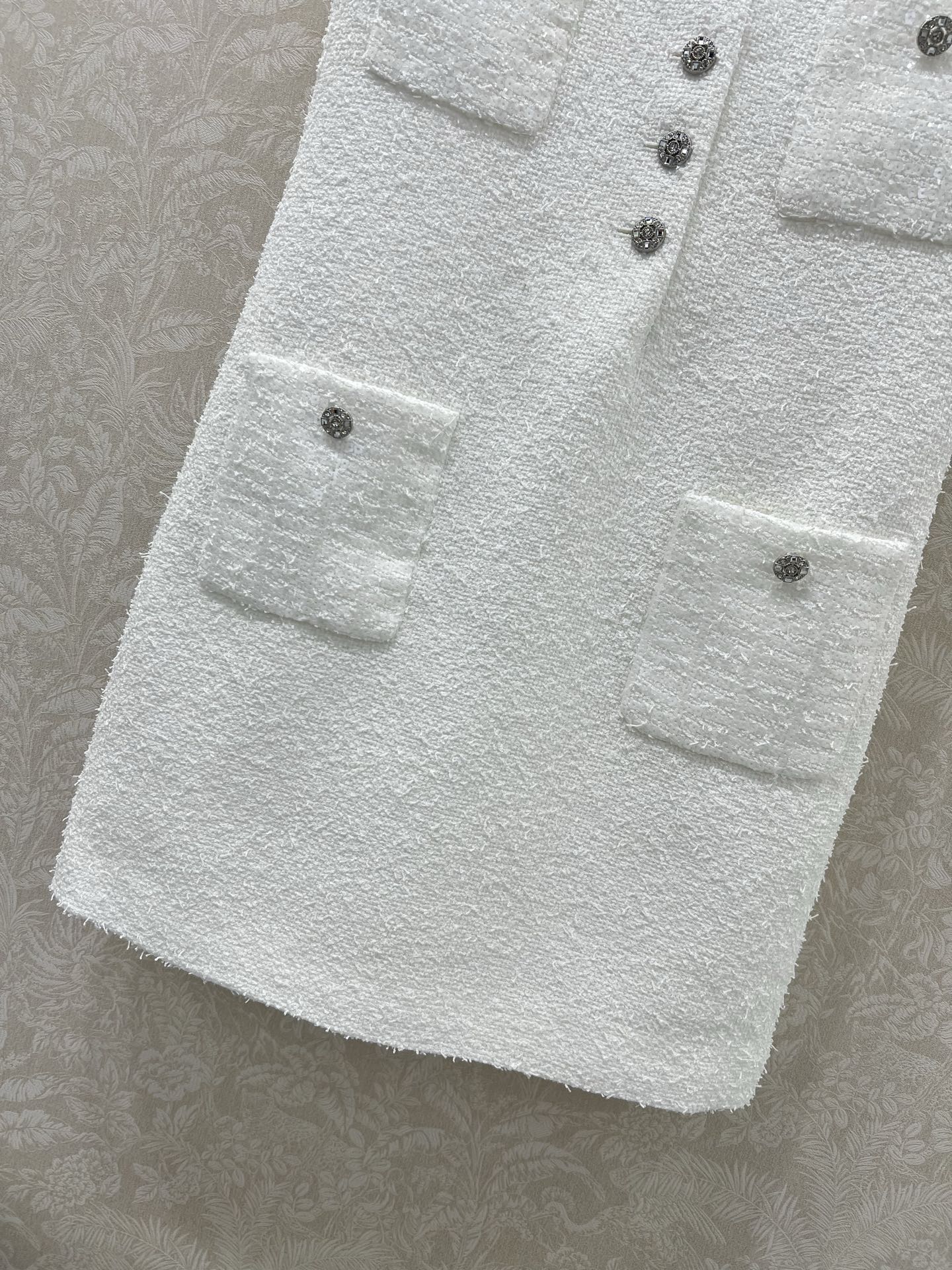 🔥🔥 Chan*l 25新品亮片🤎编织背心裙 高级又时髦的重工编织软花呢面料质感柔软细腻 v领半扣 双口