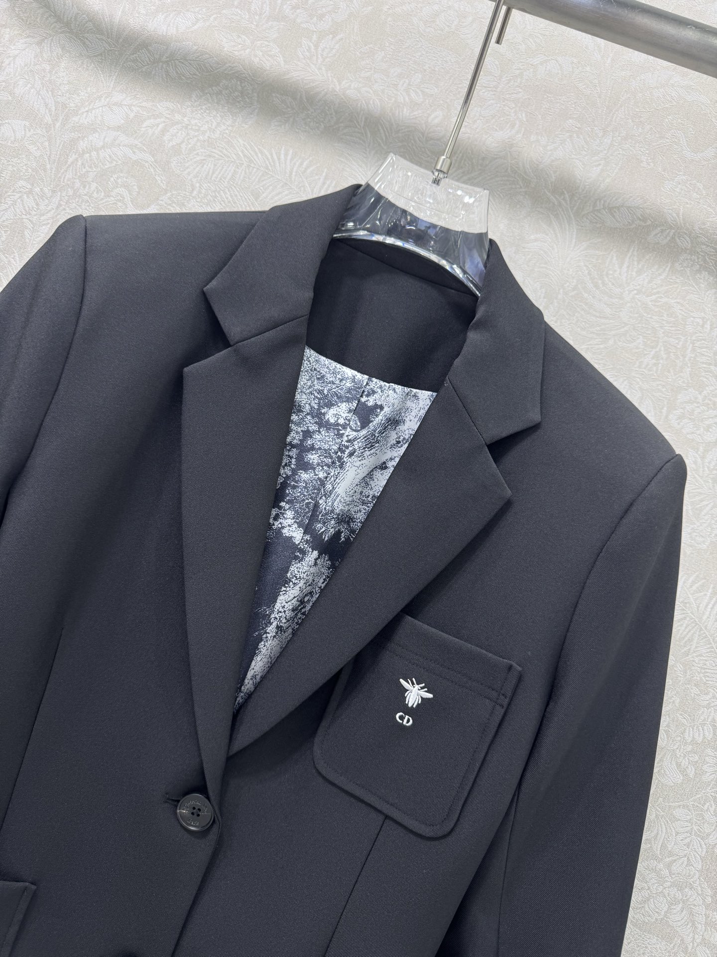 🔥🔥DIO*25新款西装外套 西服面料挺度质感都在线 胸前小蜜蜂logo刺绣 内衬经典动物老虎印花 定制