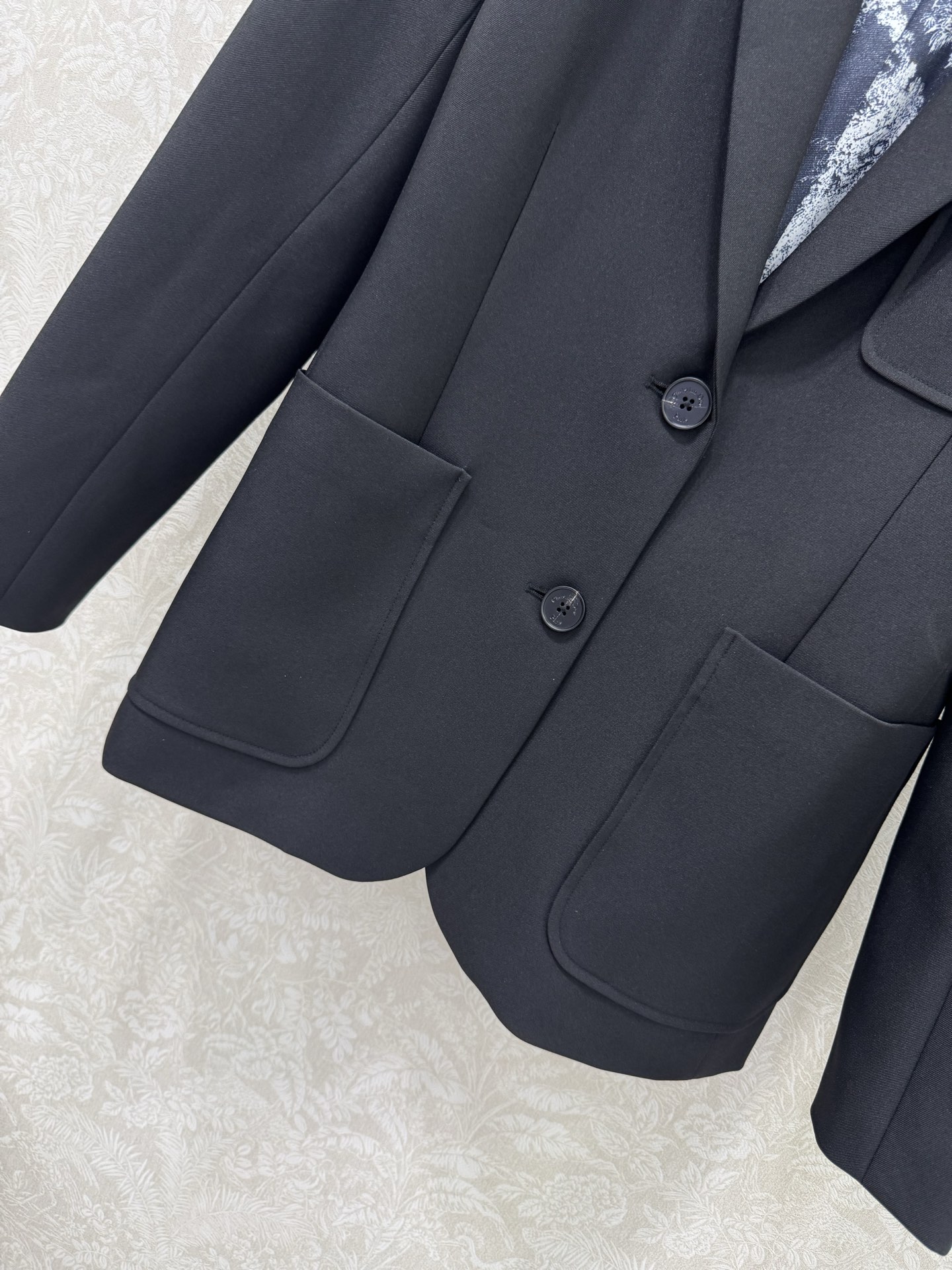 🔥🔥DIO*25新款西装外套 西服面料挺度质感都在线 胸前小蜜蜂logo刺绣 内衬经典动物老虎印花 定制