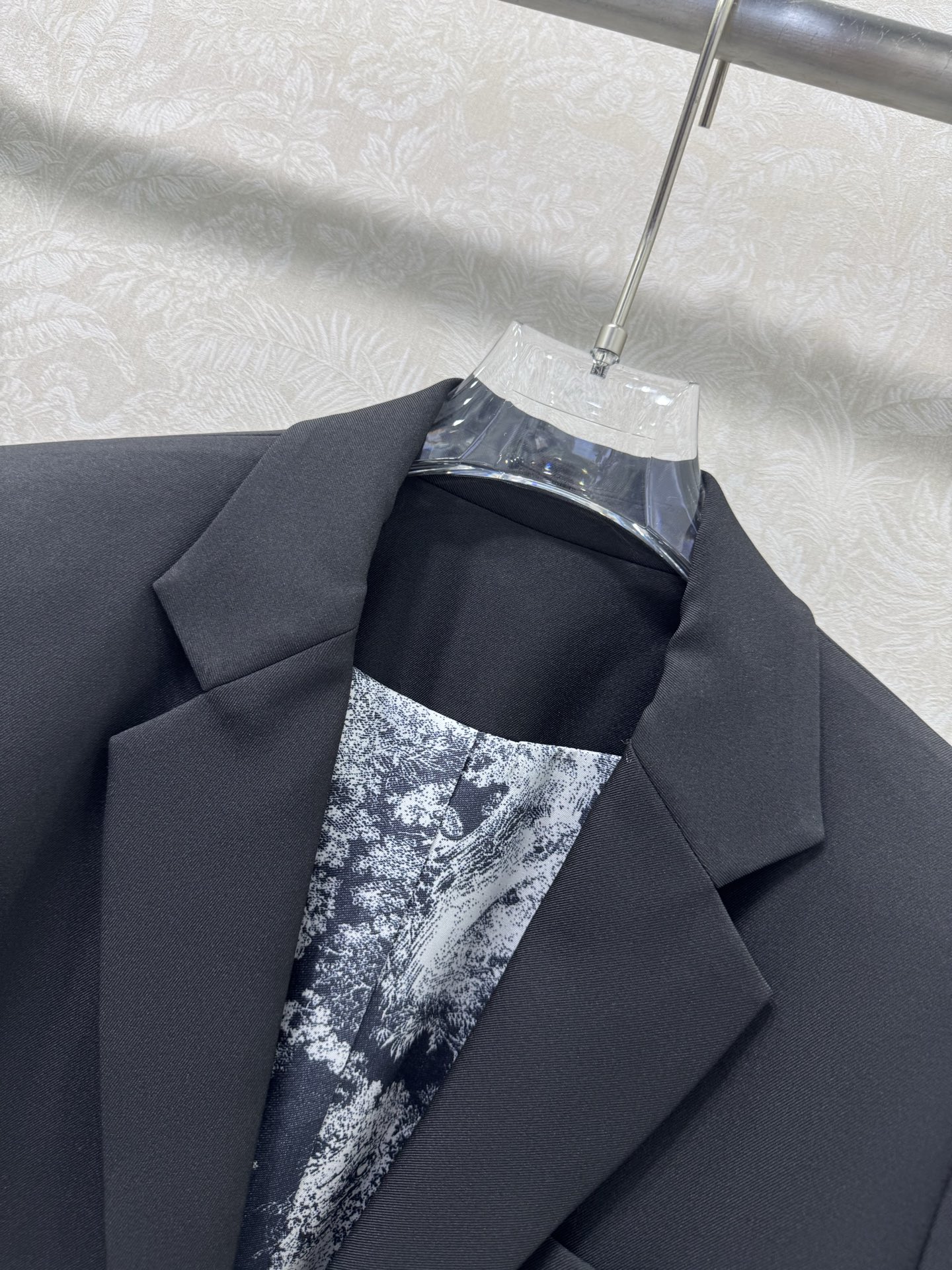 🔥🔥DIO*25新款西装外套 西服面料挺度质感都在线 胸前小蜜蜂logo刺绣 内衬经典动物老虎印花 定制