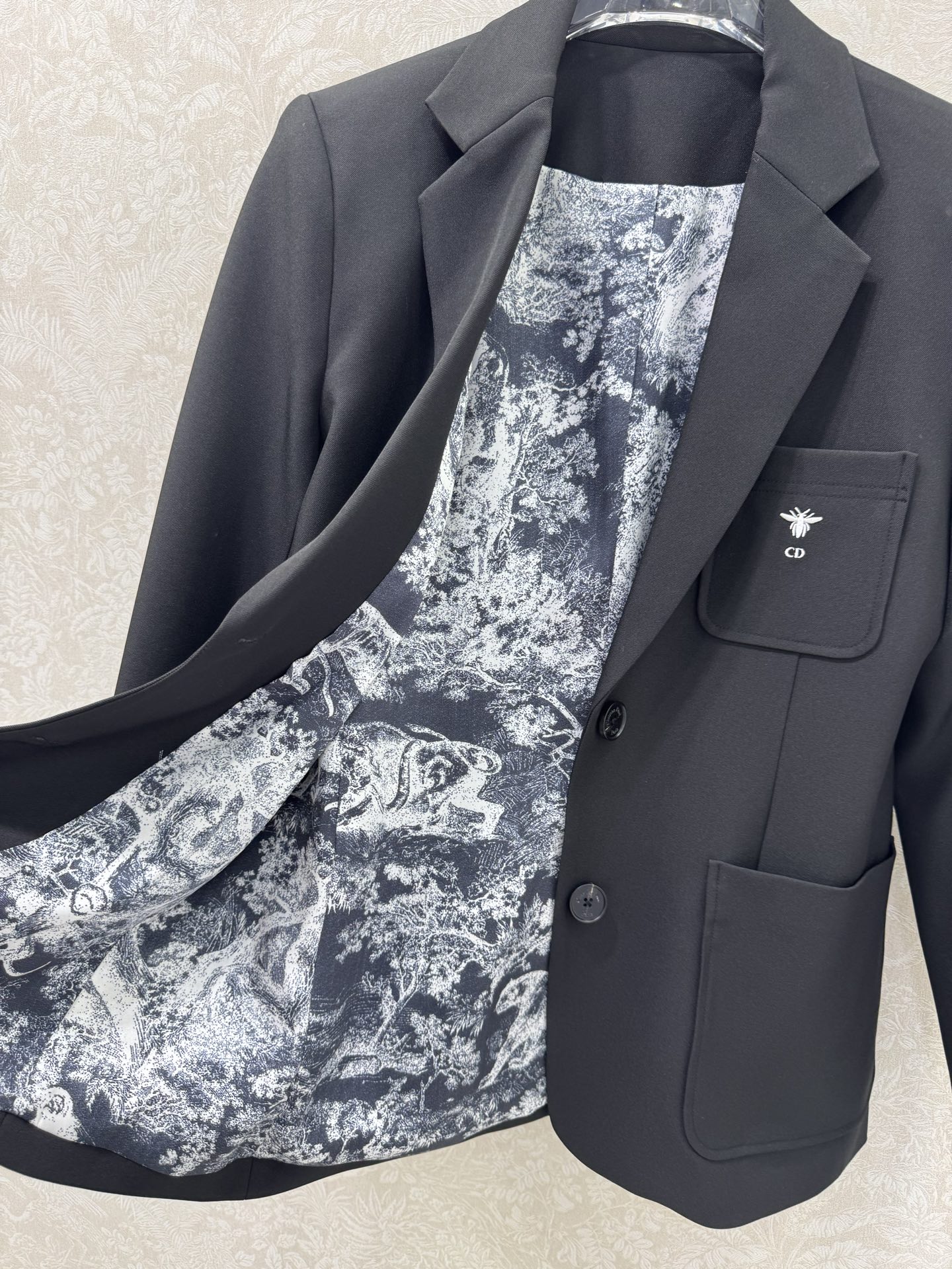 🔥🔥DIO*25新款西装外套 西服面料挺度质感都在线 胸前小蜜蜂logo刺绣 内衬经典动物老虎印花 定制