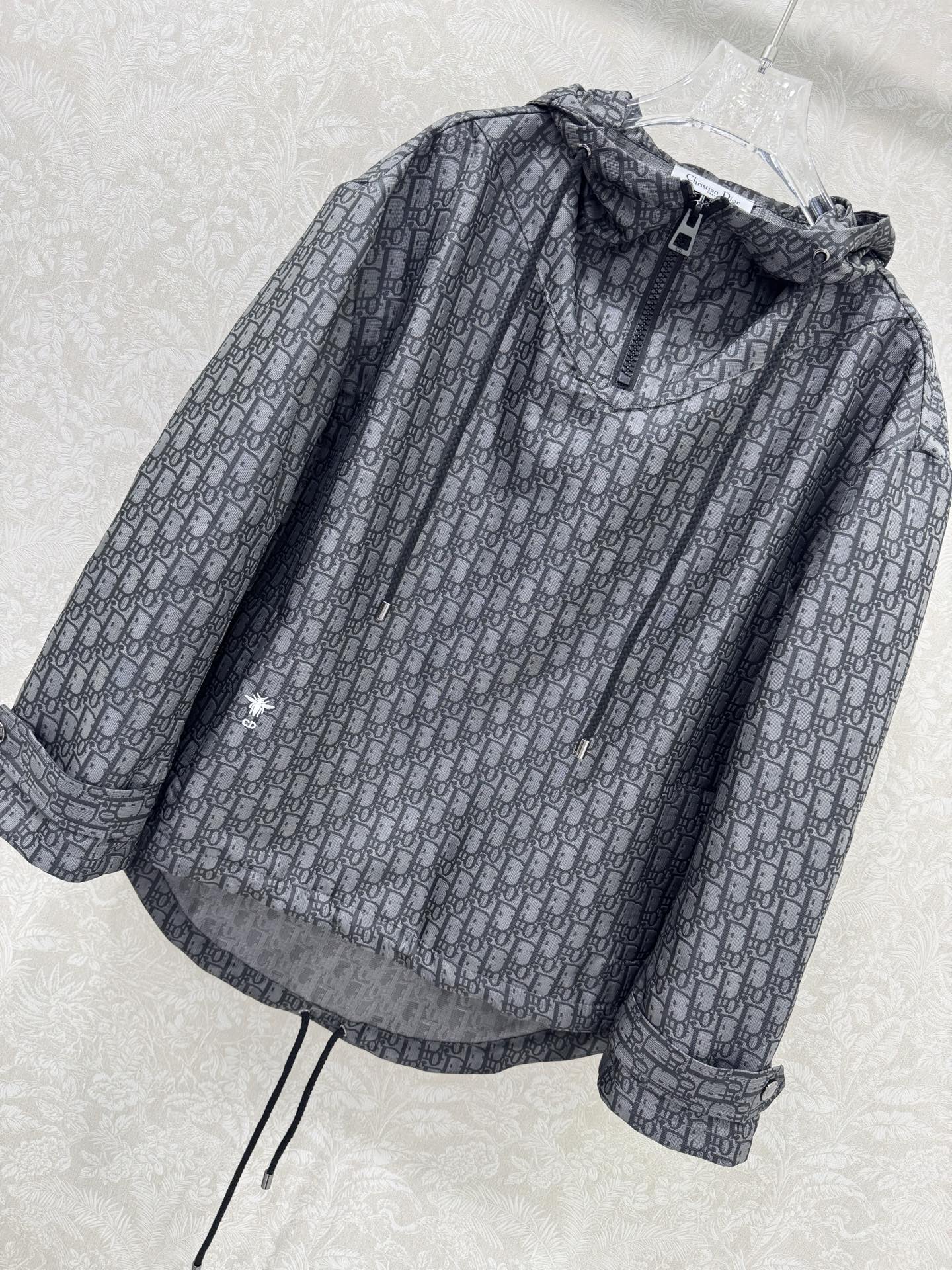 🔥🔥 Dio*25新款提花系列同步上新啦~ 新配色高级灰🩶 老花提花连帽套头上衣 定制YB进口提花材质 