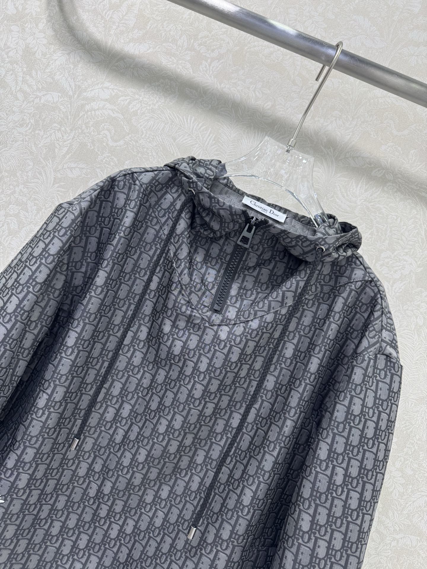 🔥🔥 Dio*25新款提花系列同步上新啦~ 新配色高级灰🩶 老花提花连帽套头上衣 定制YB进口提花材质 