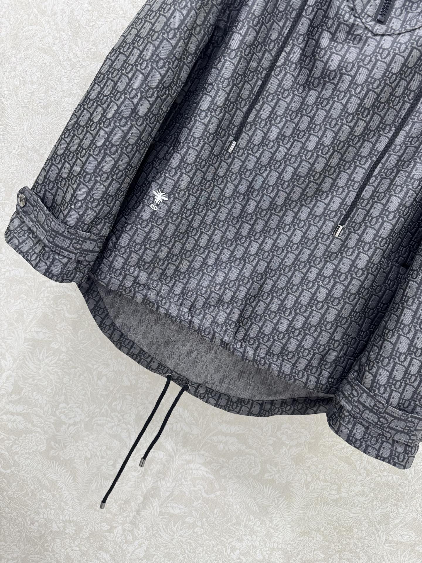 🔥🔥 Dio*25新款提花系列同步上新啦~ 新配色高级灰🩶 老花提花连帽套头上衣 定制YB进口提花材质 