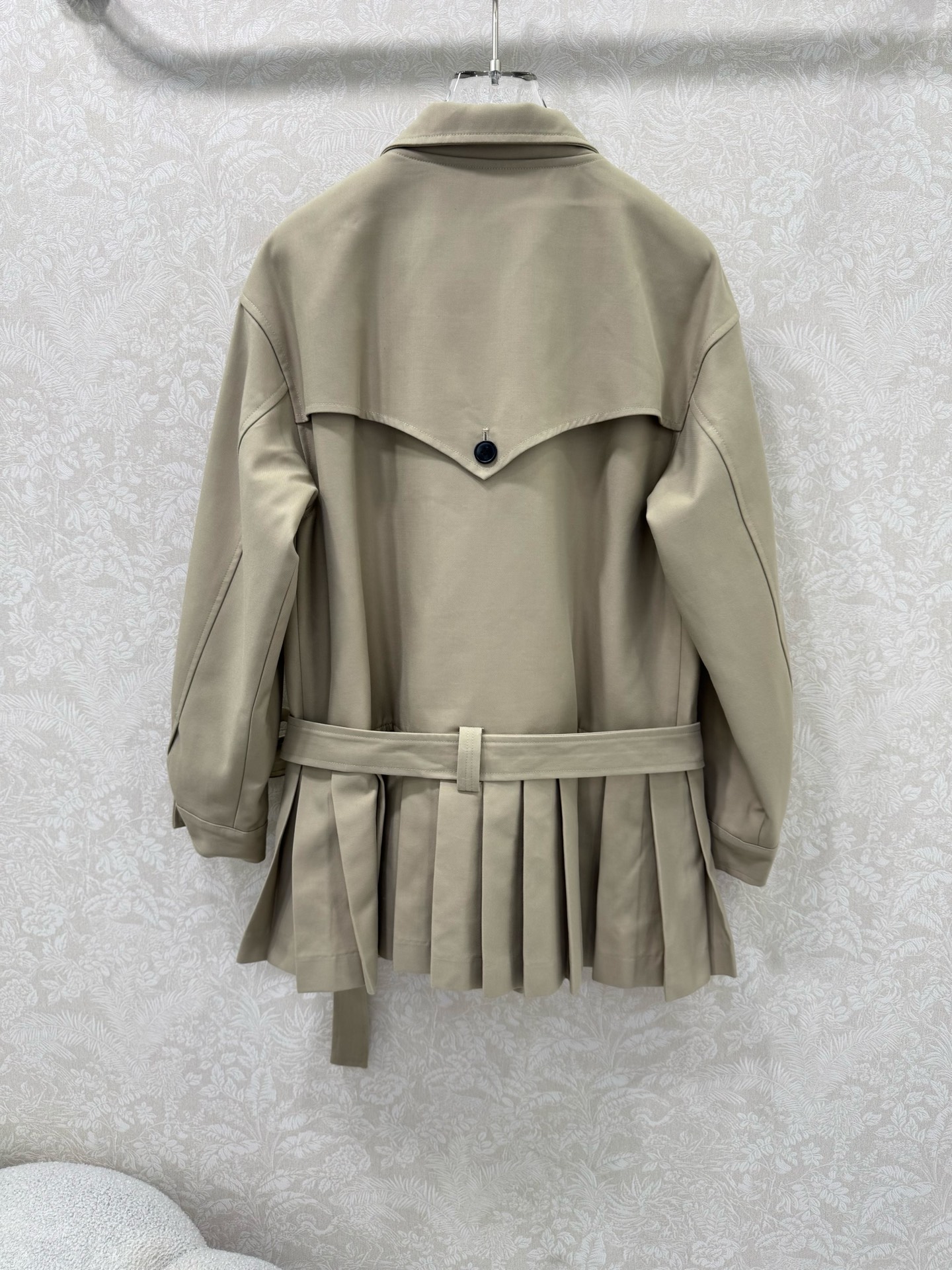 🔥🔥Celin*25新款连衣裙！配腰带！小堆领装饰很有型，上身半排扣设计 下半身重工打工字褶 这款工艺采