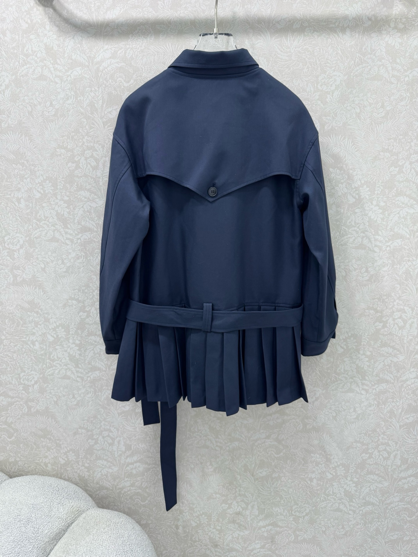 🔥🔥Celin*25新款连衣裙！配腰带！小堆领装饰很有型，上身半排扣设计 下半身重工打工字褶 这款工艺采