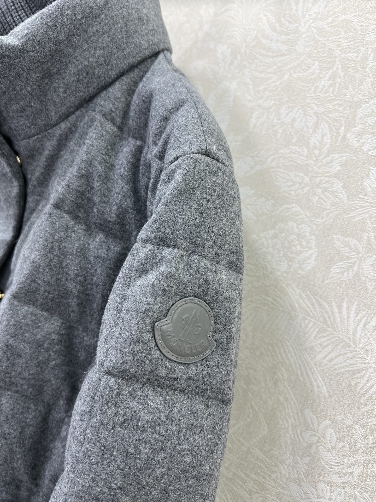 🔥🔥MONCL*R 蒙/口 25新款羊毛面料羽绒服 白鹅绒的配置 领口羊毛针织双领设计 蒙家今年极简风年