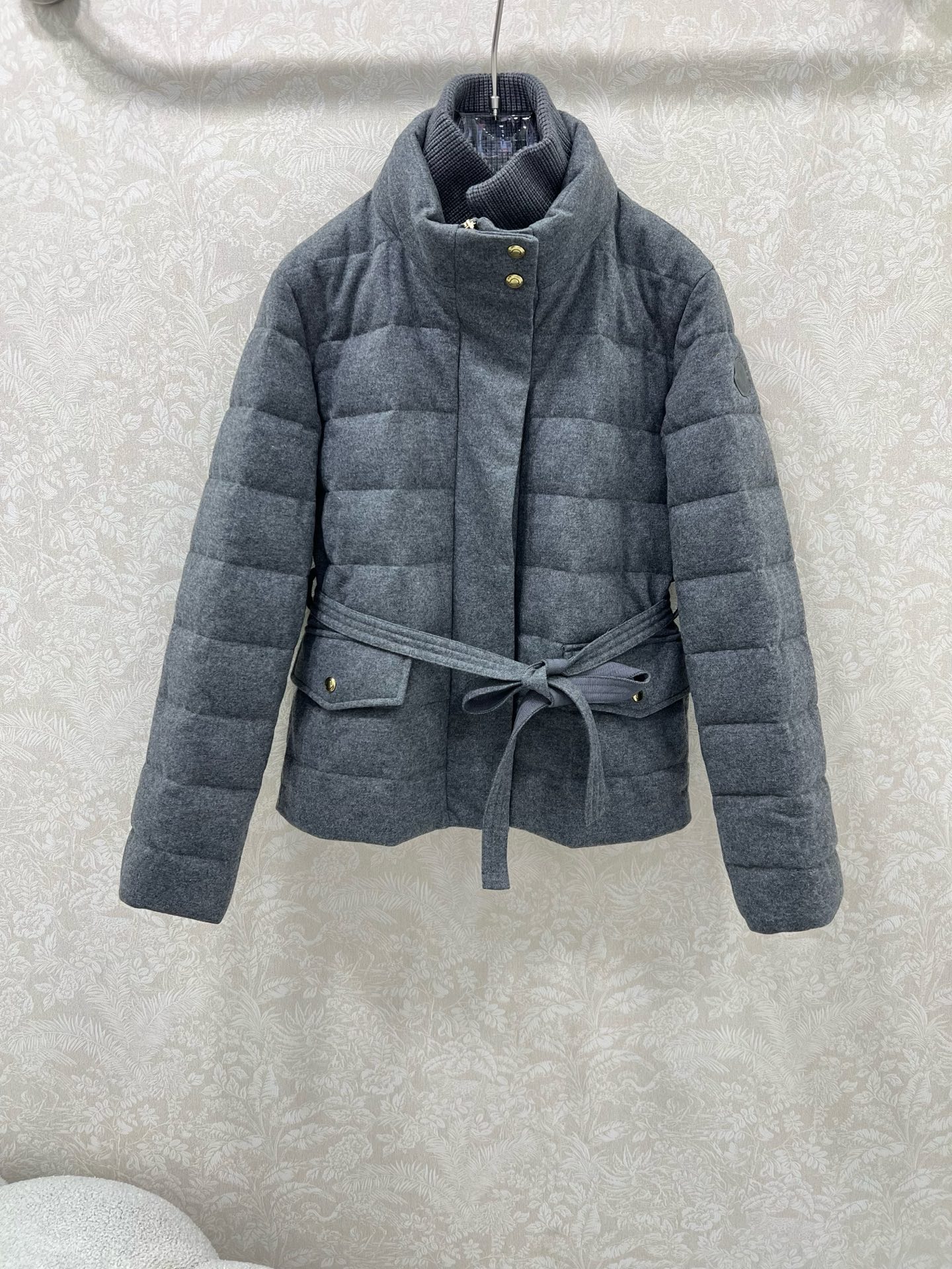 🔥🔥MONCL*R 蒙/口 25新款羊毛面料羽绒服 白鹅绒的配置 领口羊毛针织双领设计 蒙家今年极简风年
