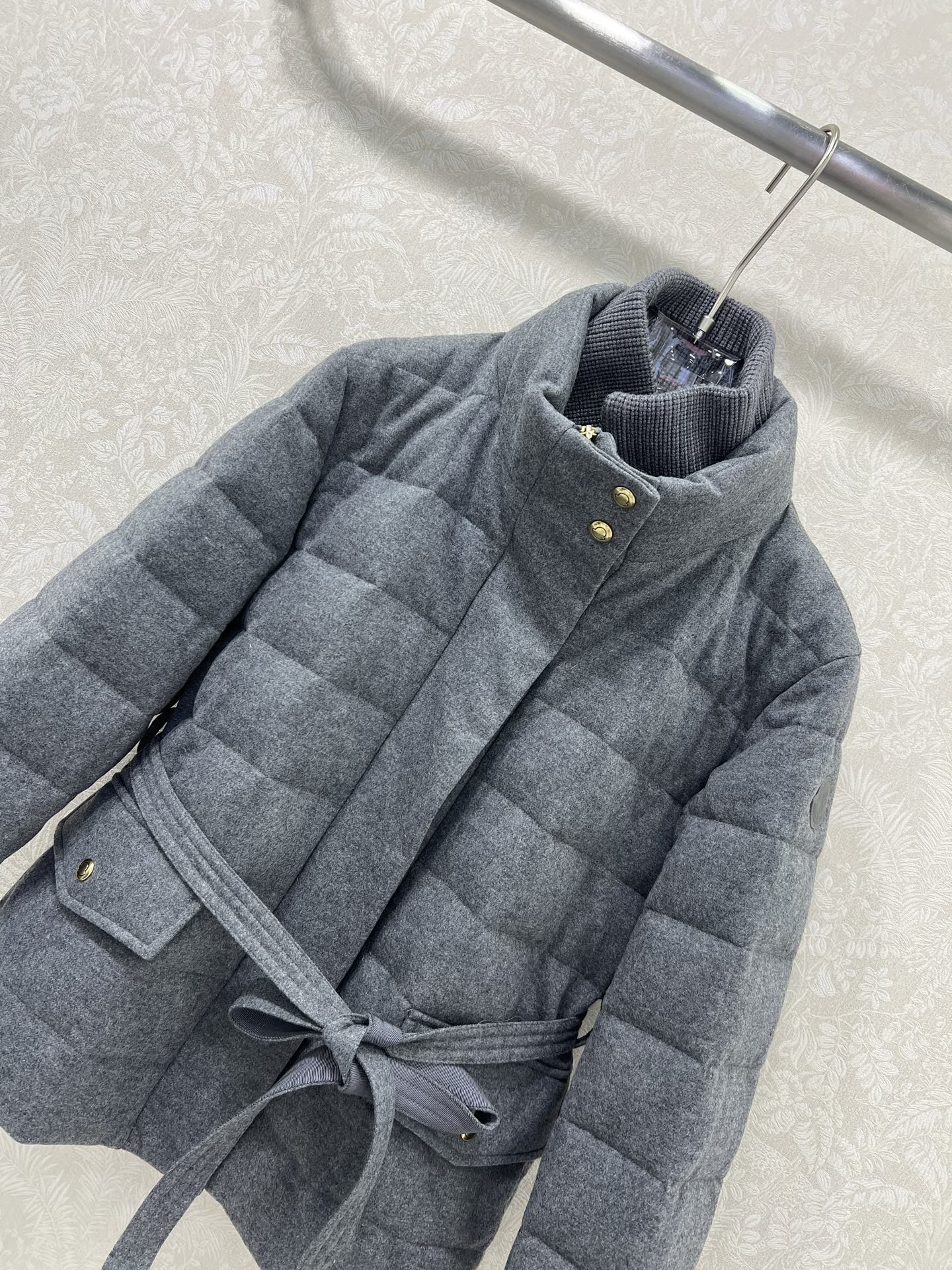 🔥🔥MONCL*R 蒙/口 25新款羊毛面料羽绒服 白鹅绒的配置 领口羊毛针织双领设计 蒙家今年极简风年
