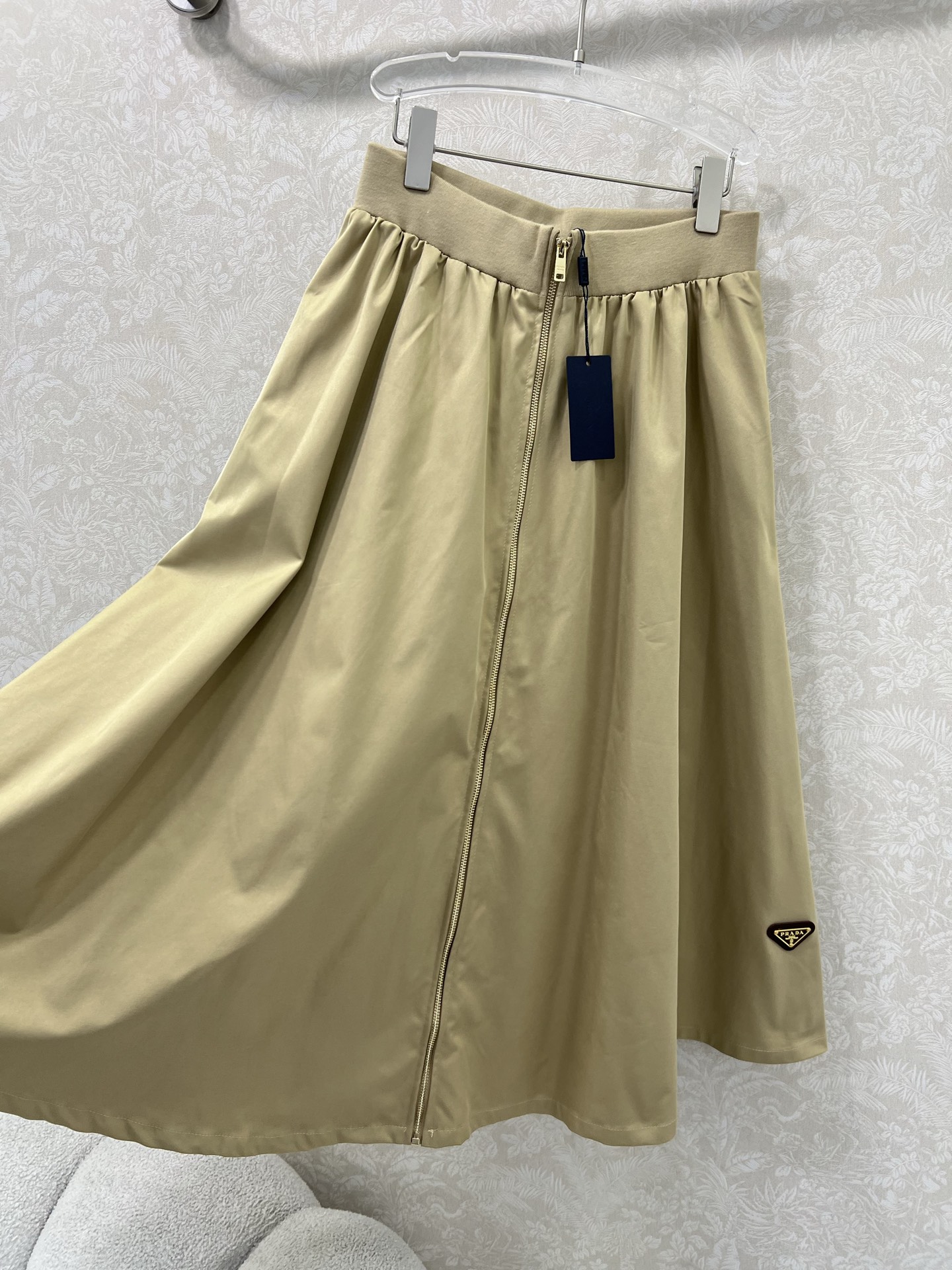 🔥🔥PRAD*普拉*达 25新款大摆拉链半裙伞裙 腰头针织 定制YB进口环保再生尼龙材质 质感轻薄透气 