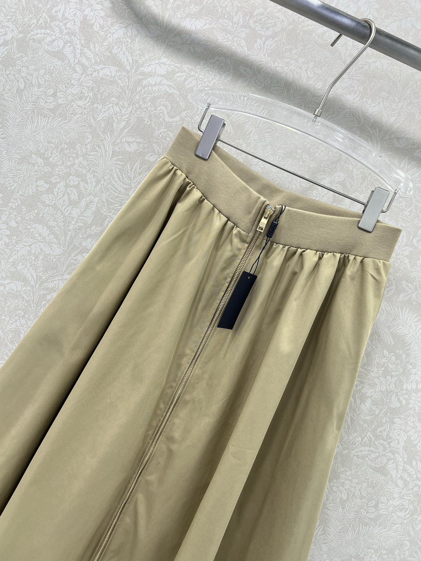 🔥🔥PRAD*普拉*达 25新款大摆拉链半裙伞裙 腰头针织 定制YB进口环保再生尼龙材质 质感轻薄透气 