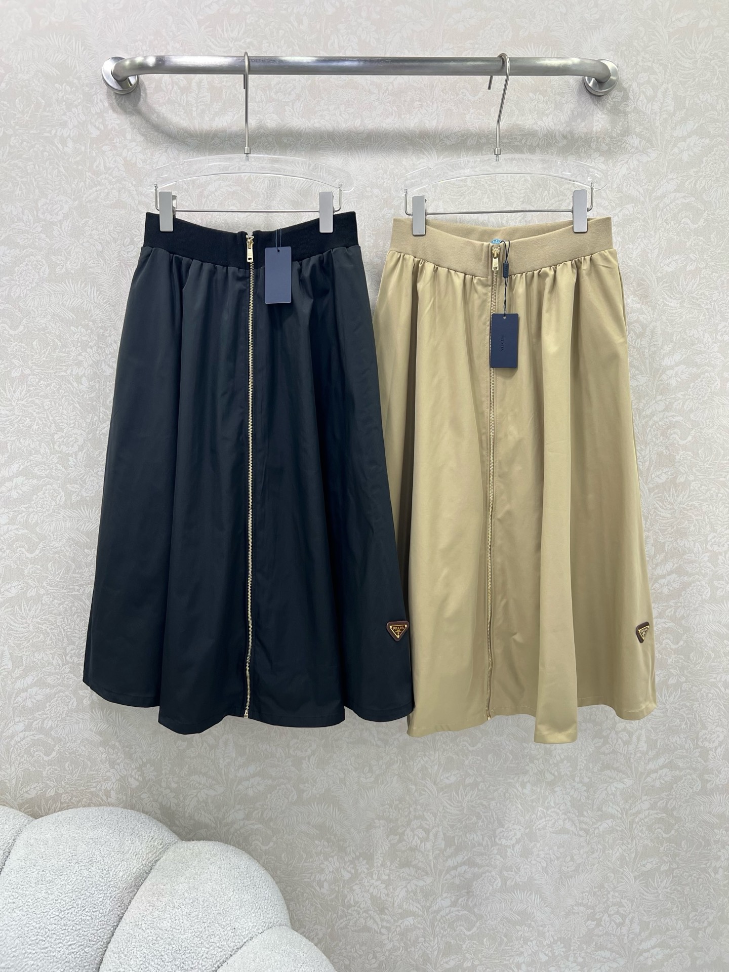 🔥🔥PRAD*普拉*达 25新款大摆拉链半裙伞裙 腰头针织 定制YB进口环保再生尼龙材质 质感轻薄透气 