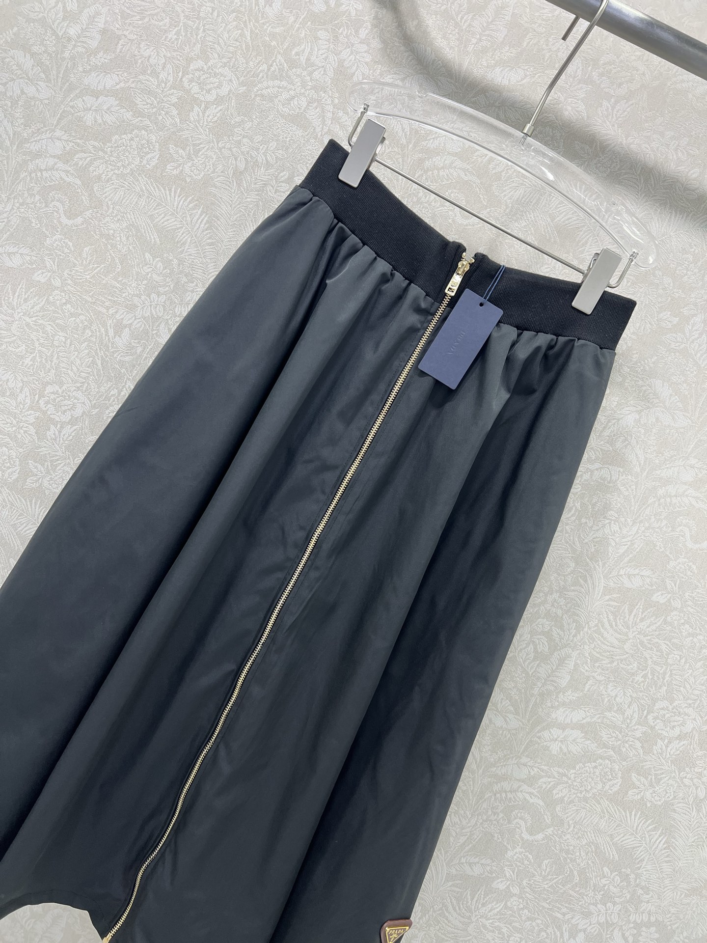 🔥🔥PRAD*普拉*达 25新款大摆拉链半裙伞裙 腰头针织 定制YB进口环保再生尼龙材质 质感轻薄透气 