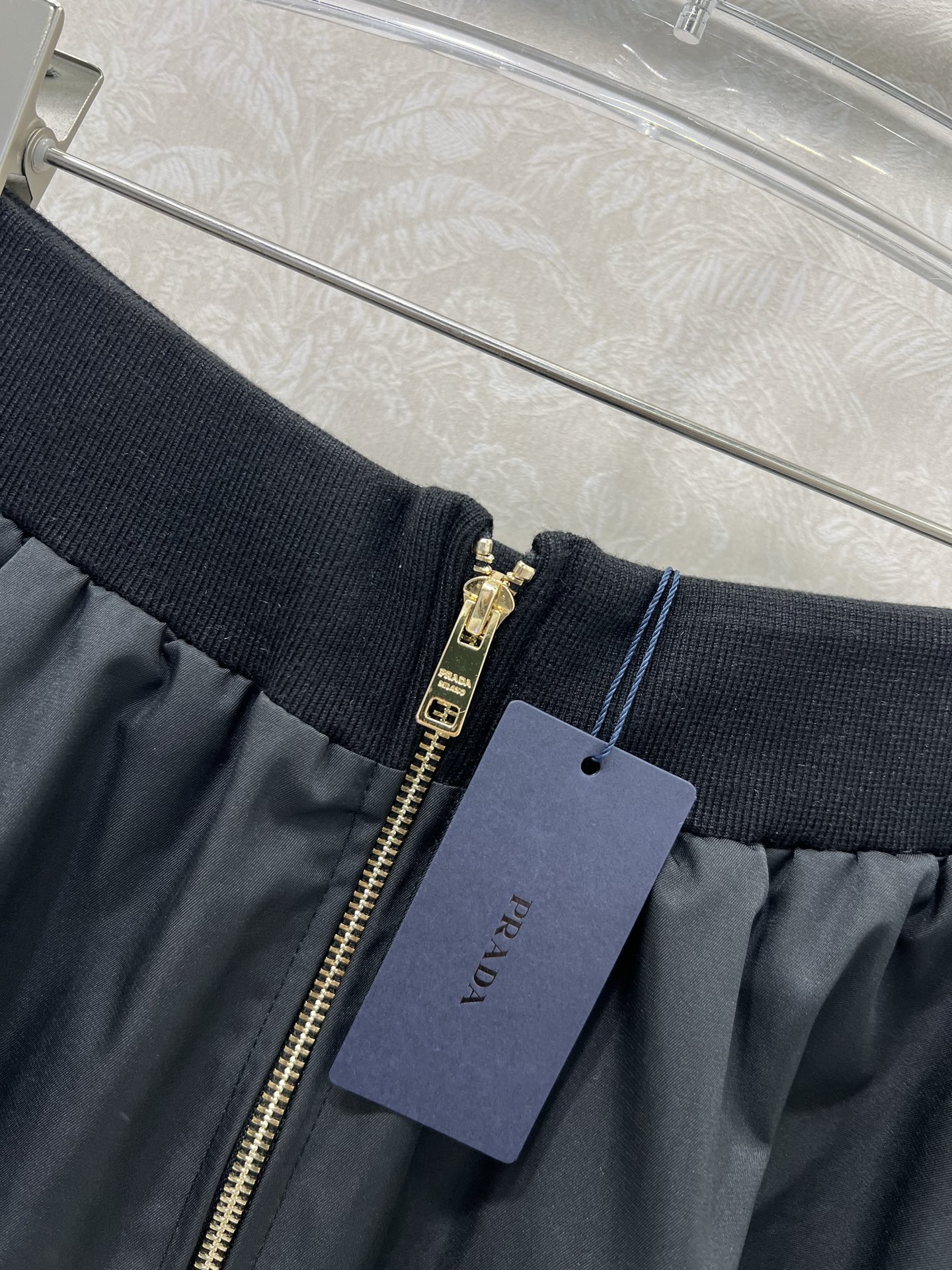 🔥🔥PRAD*普拉*达 25新款大摆拉链半裙伞裙 腰头针织 定制YB进口环保再生尼龙材质 质感轻薄透气 