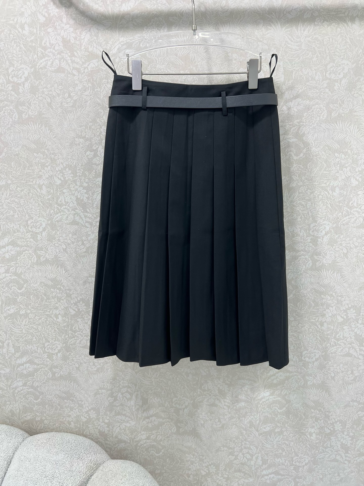 🔥🔥PRAD* 25新款复古压褶半裙 定制金属腰头腰带 裙身低调奢华立体剪裁 精简线条感设计凸显小蛮腰 