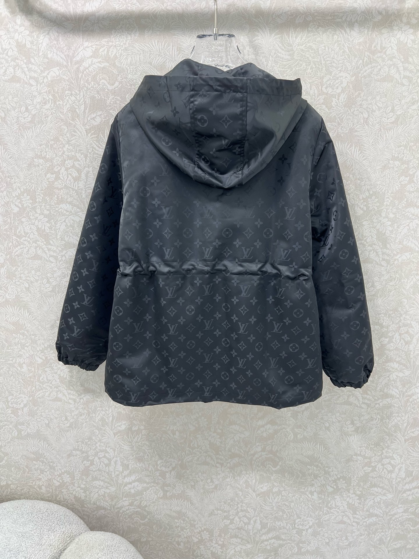 🔥🔥Louis Vuitt*n25新款连帽暗纹老花印花拉链冲锋衣 定制YB进口环保再生尼龙材质 工艺处理