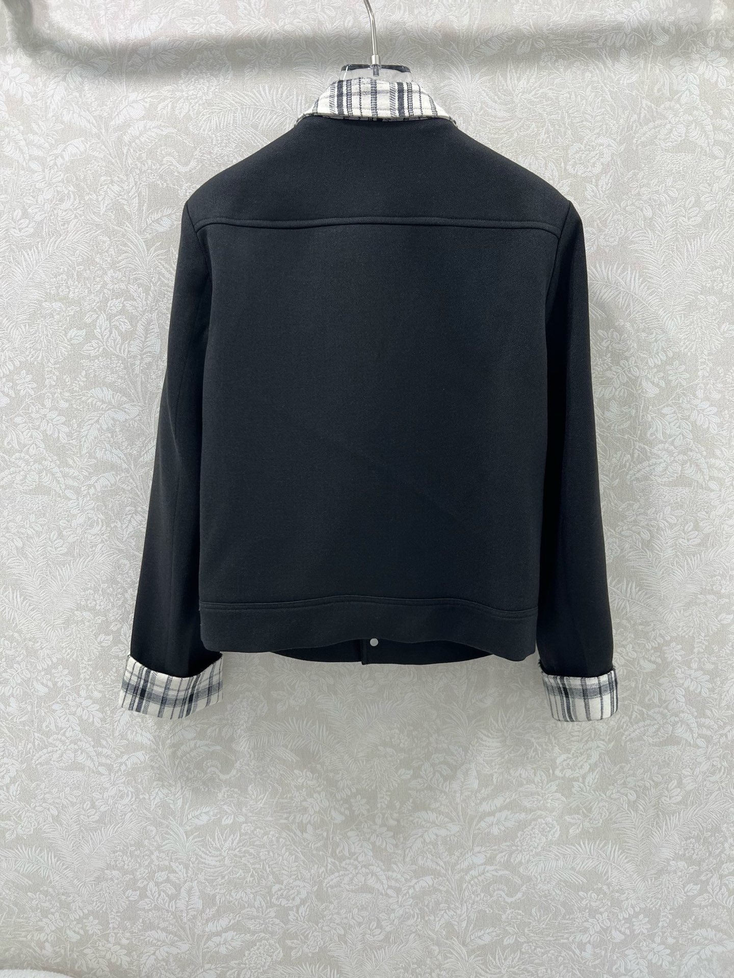 🔥🔥DIO*25新款含羊毛短夹克外套❗️领口袖口拼接格子面料 软糯亲肤 定制五金纽扣搭配小蜜蜂刺绣 胸前