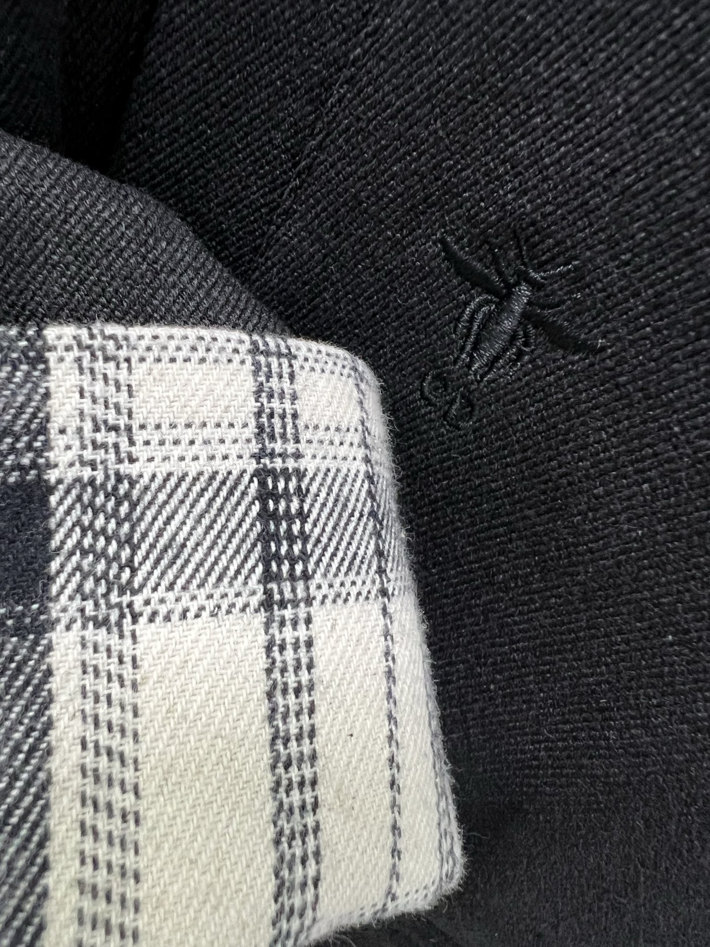 🔥🔥DIO*25新款含羊毛短夹克外套❗️领口袖口拼接格子面料 软糯亲肤 定制五金纽扣搭配小蜜蜂刺绣 胸前