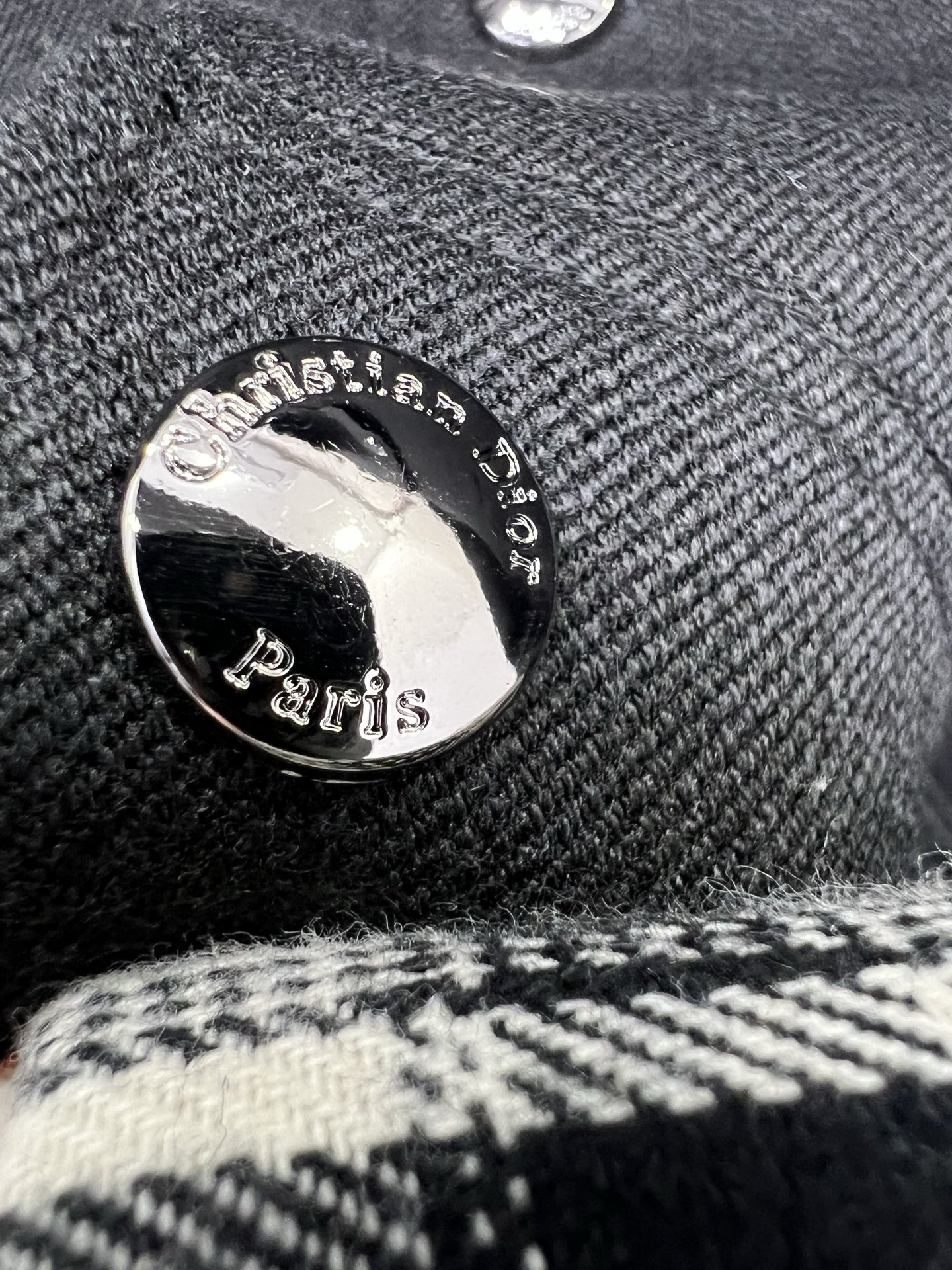 🔥🔥DIO*25新款含羊毛短夹克外套❗️领口袖口拼接格子面料 软糯亲肤 定制五金纽扣搭配小蜜蜂刺绣 胸前