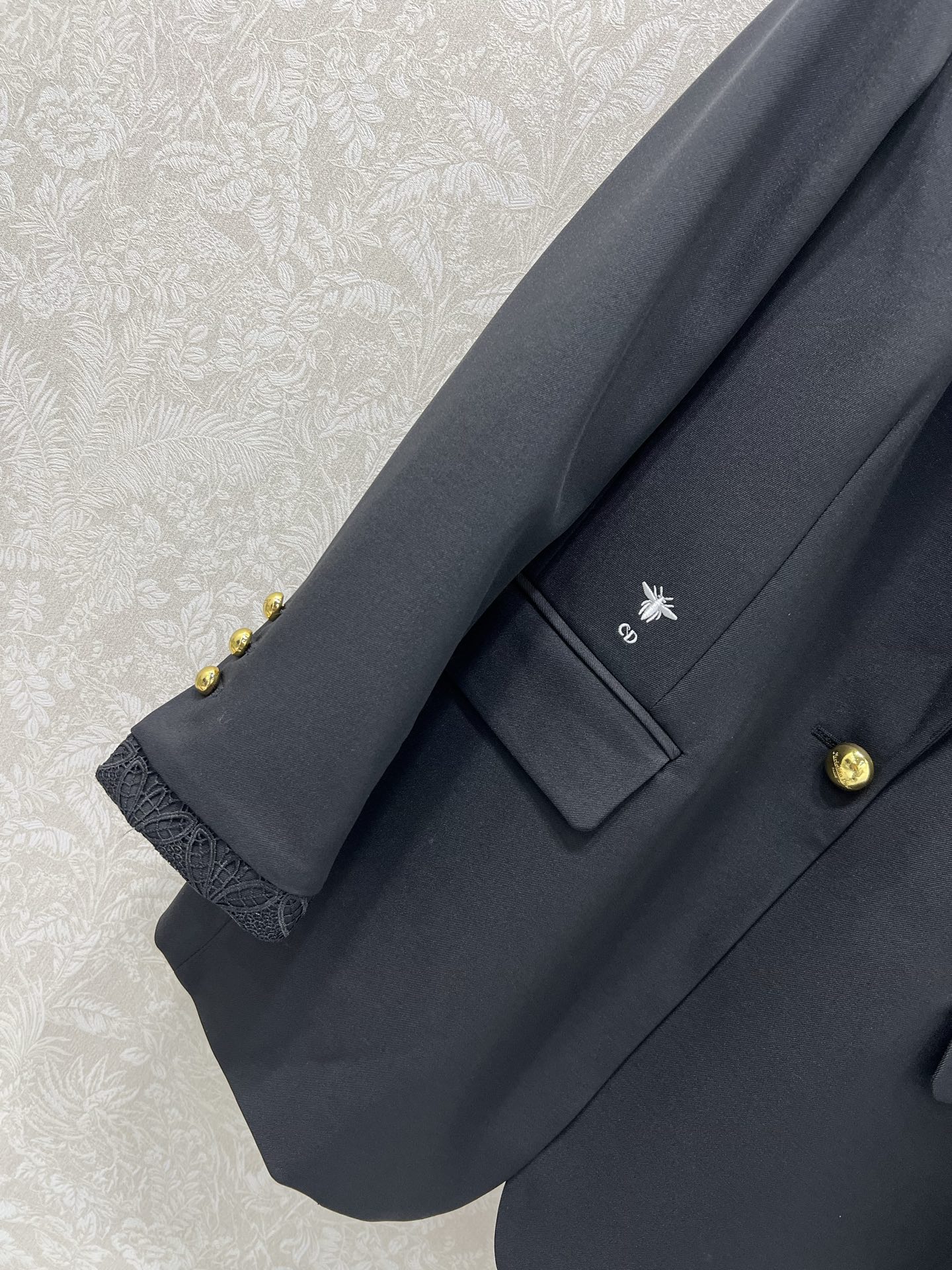 🔥🔥DIO*25新款西装外套 西服面料挺度质感都在线 袖口蕾丝设计 衣身小蜜蜂logo刺绣 定制五金细节