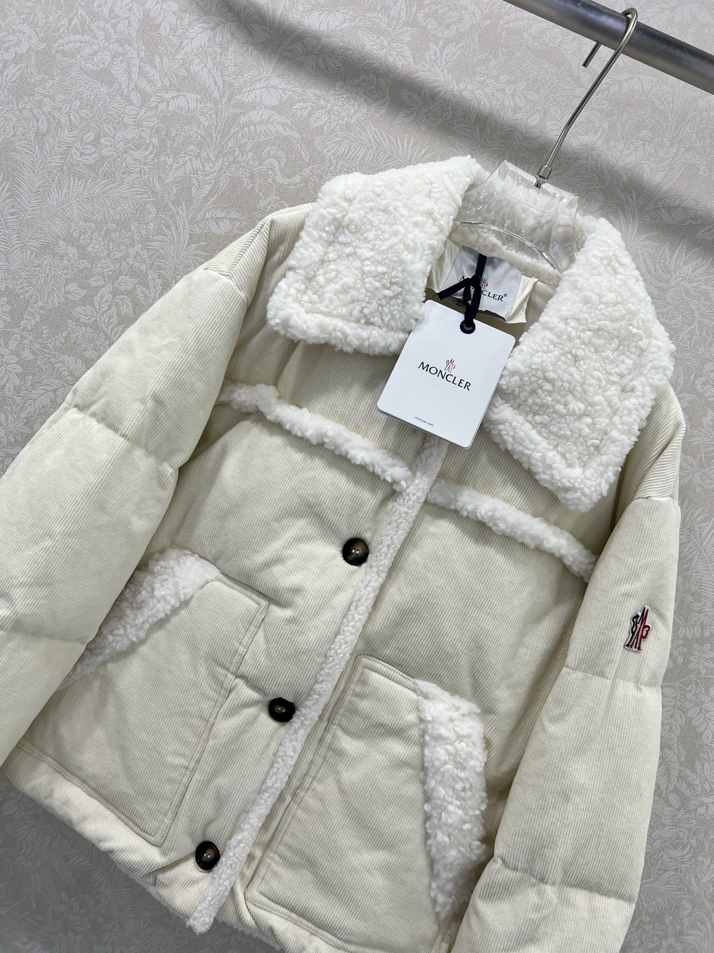 🔥🔥 Moncl* 蒙口25秋冬新款最新款拼接环保羊羔毛羽绒服外套 🤍定制环保羊羔毛面料软糯细腻 减龄少