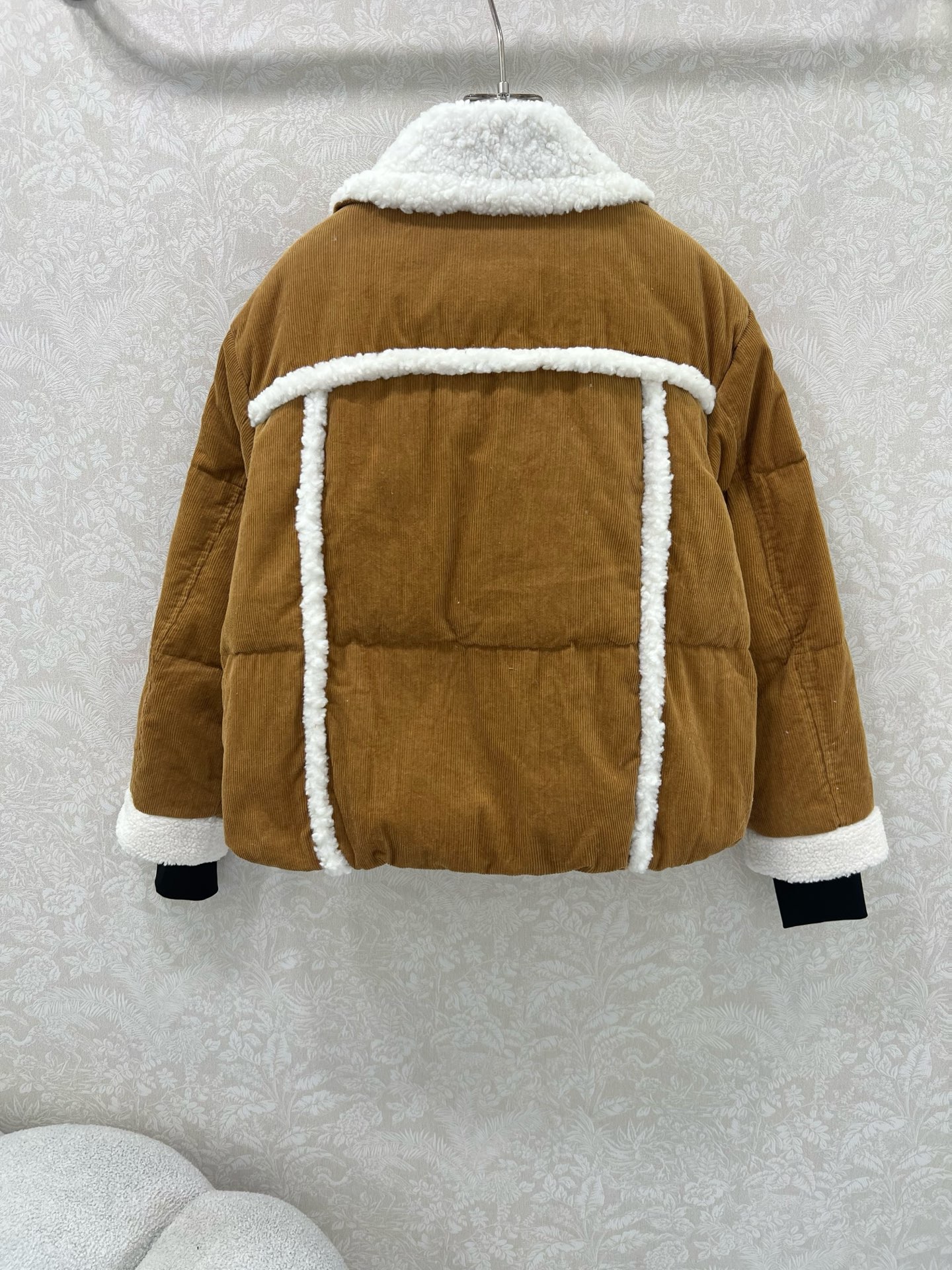 🔥🔥 Moncl* 蒙口25秋冬新款最新款拼接环保羊羔毛羽绒服外套 🤍定制环保羊羔毛面料软糯细腻 减龄少