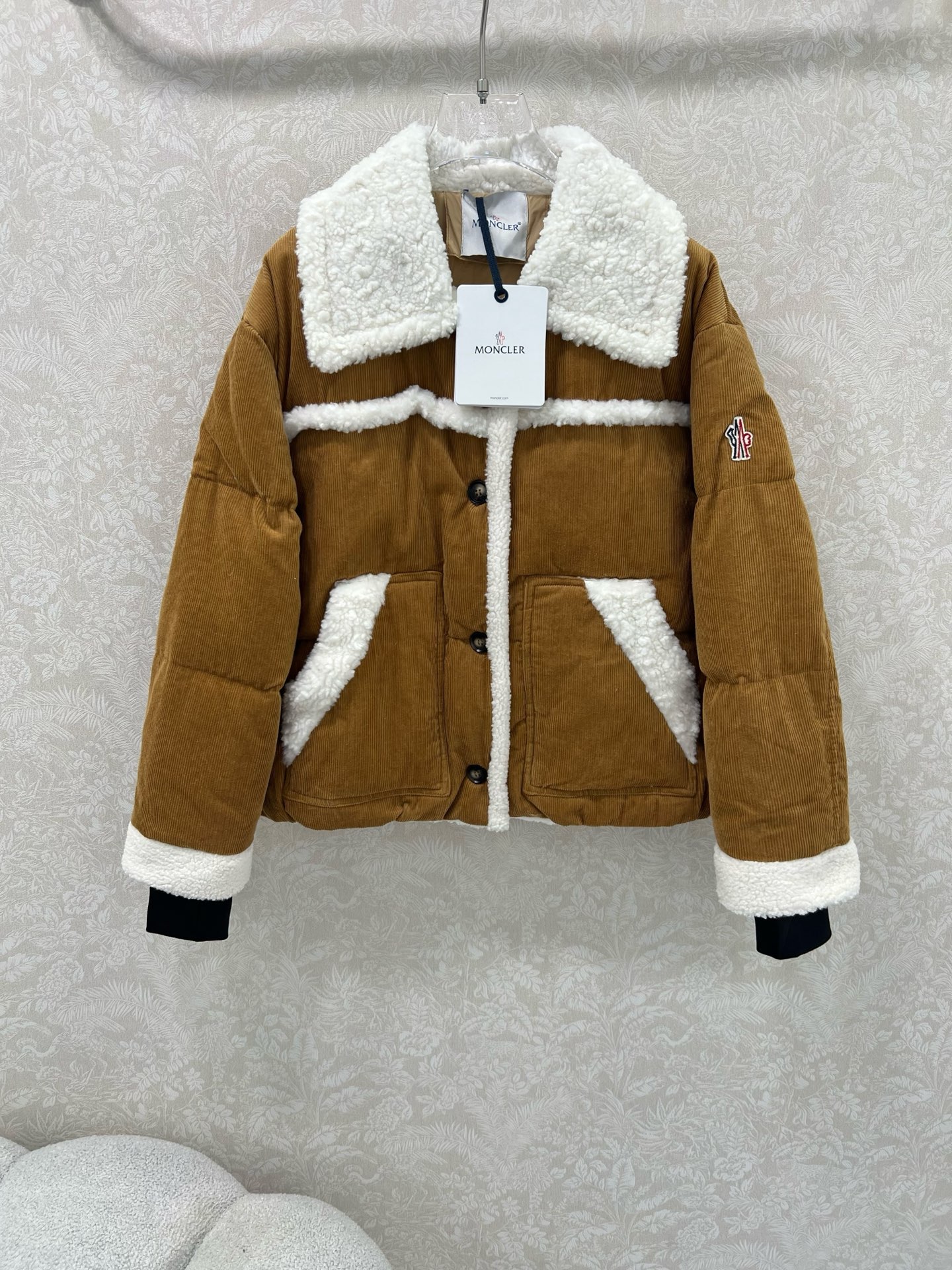 🔥🔥 Moncl* 蒙口25秋冬新款最新款拼接环保羊羔毛羽绒服外套 🤍定制环保羊羔毛面料软糯细腻 减龄少