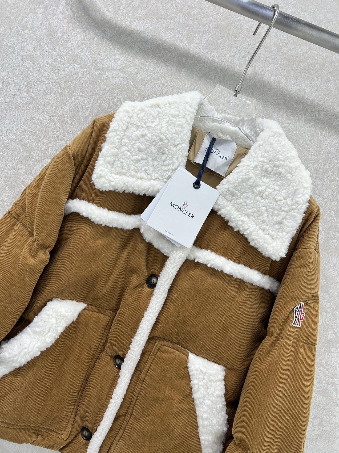 🔥🔥 Moncl* 蒙口25秋冬新款最新款拼接环保羊羔毛羽绒服外套 🤍定制环保羊羔毛面料软糯细腻 减龄少