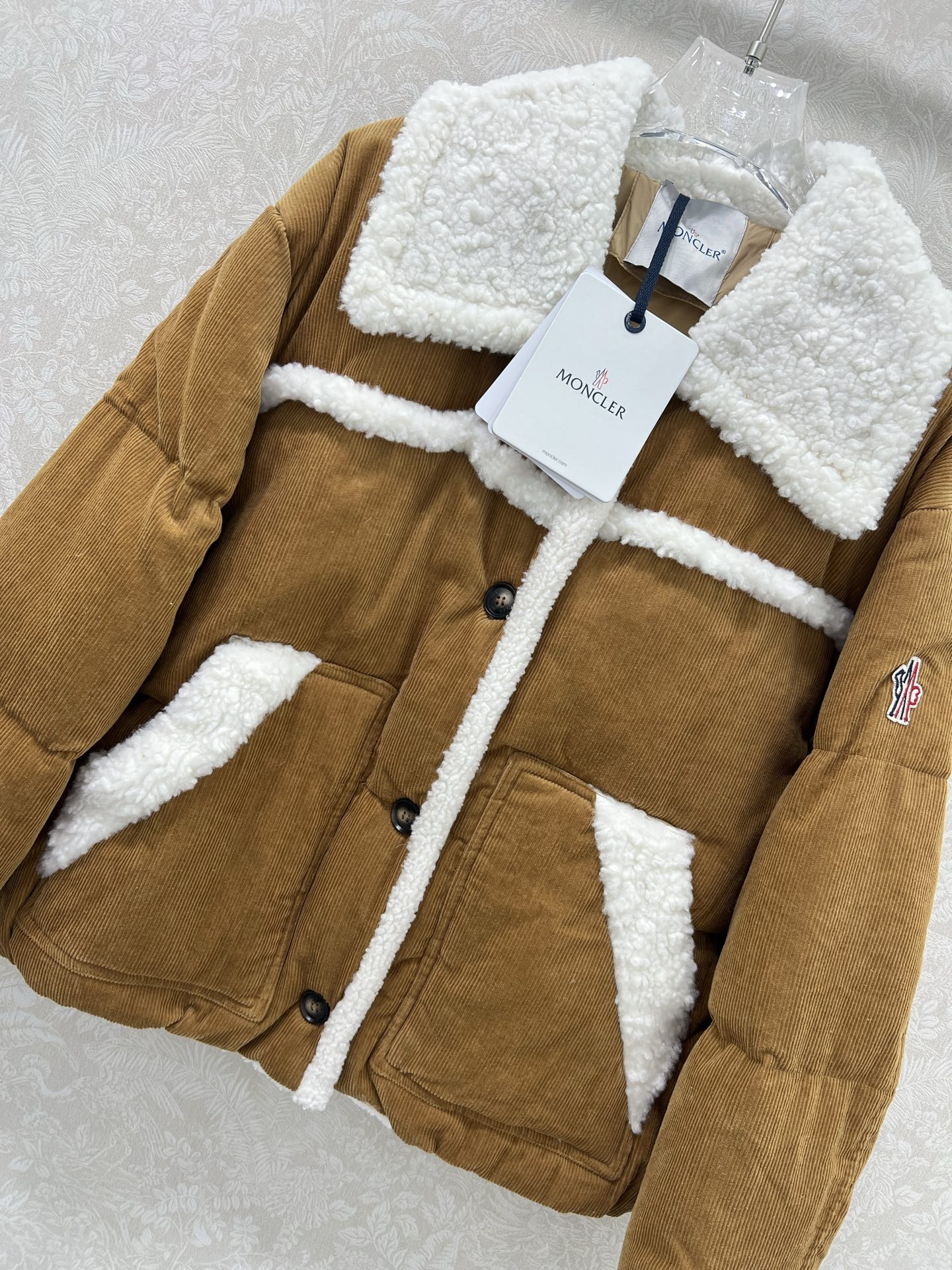 🔥🔥 Moncl* 蒙口25秋冬新款最新款拼接环保羊羔毛羽绒服外套 🤍定制环保羊羔毛面料软糯细腻 减龄少