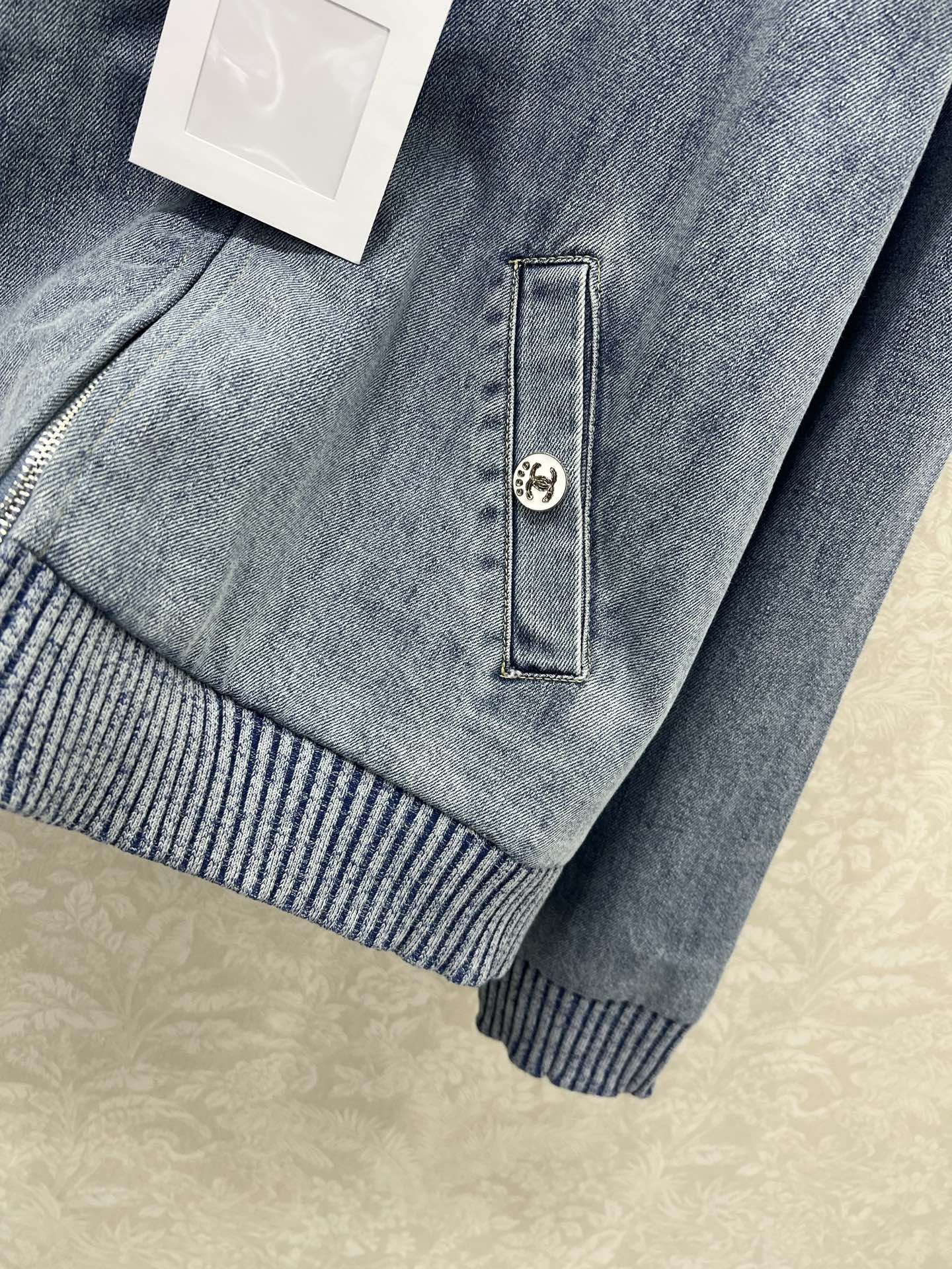 🔥🔥chan*l 25新款小香牛仔外套 双C字母爱心刺绣宽松牛仔夹克 定制高织数酵素洗水有机牛仔棉，质感