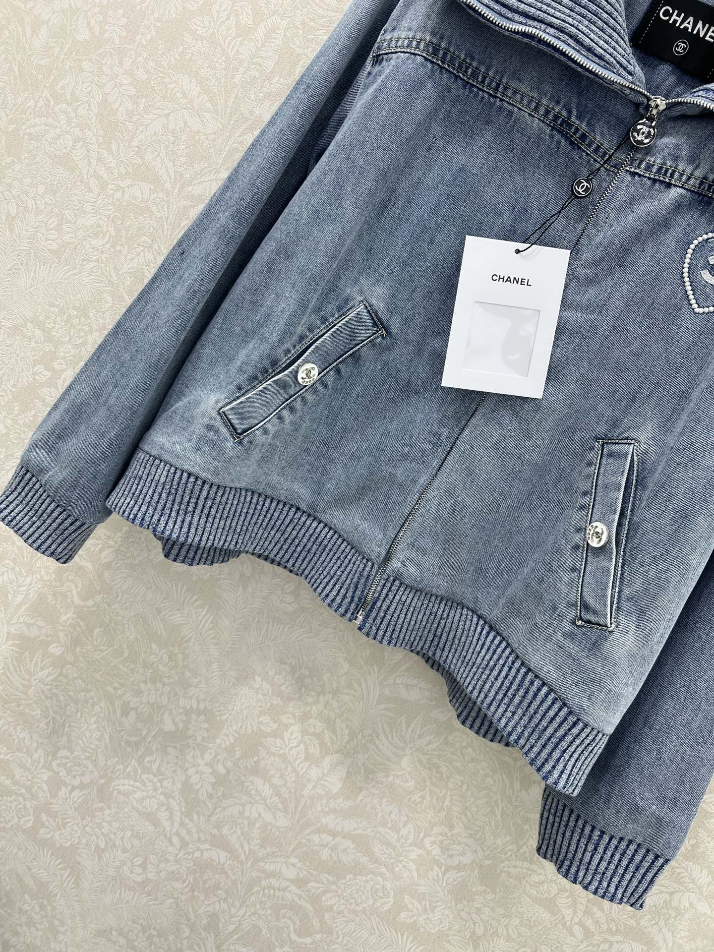 🔥🔥chan*l 25新款小香牛仔外套 双C字母爱心刺绣宽松牛仔夹克 定制高织数酵素洗水有机牛仔棉，质感