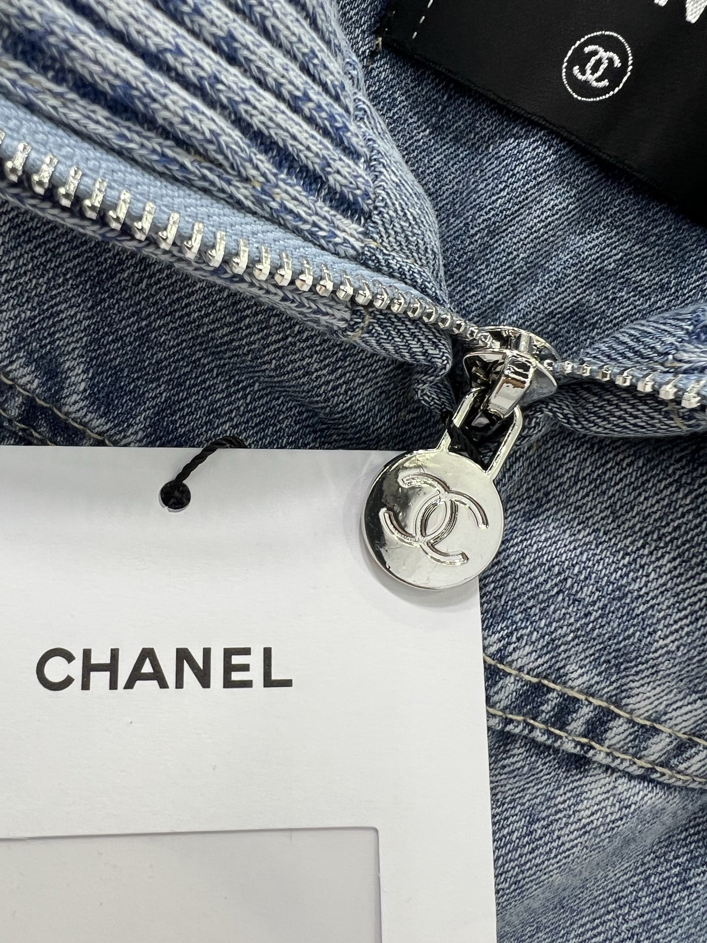 🔥🔥chan*l 25新款小香牛仔外套 双C字母爱心刺绣宽松牛仔夹克 定制高织数酵素洗水有机牛仔棉，质感