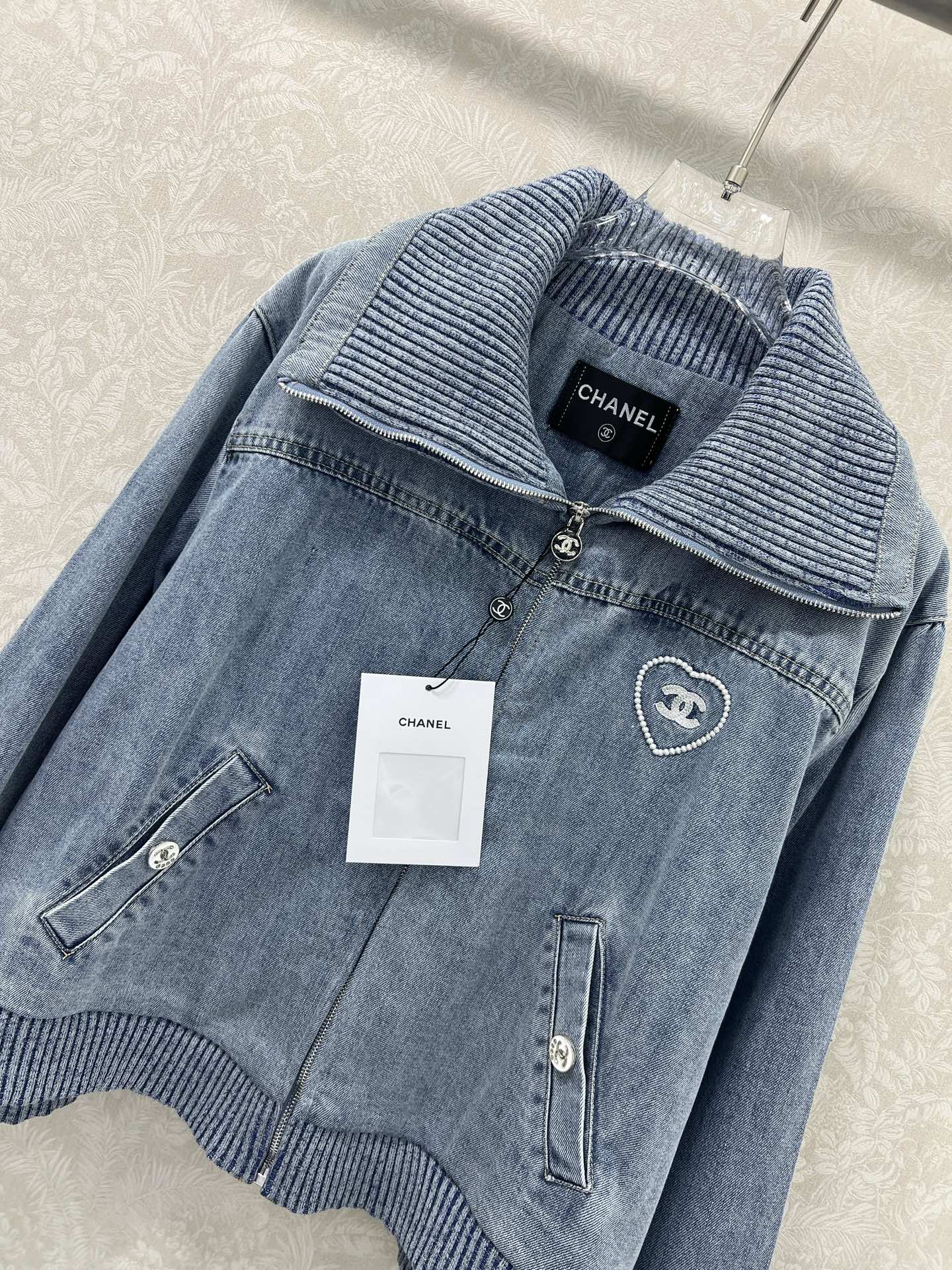 🔥🔥chan*l 25新款小香牛仔外套 双C字母爱心刺绣宽松牛仔夹克 定制高织数酵素洗水有机牛仔棉，质感