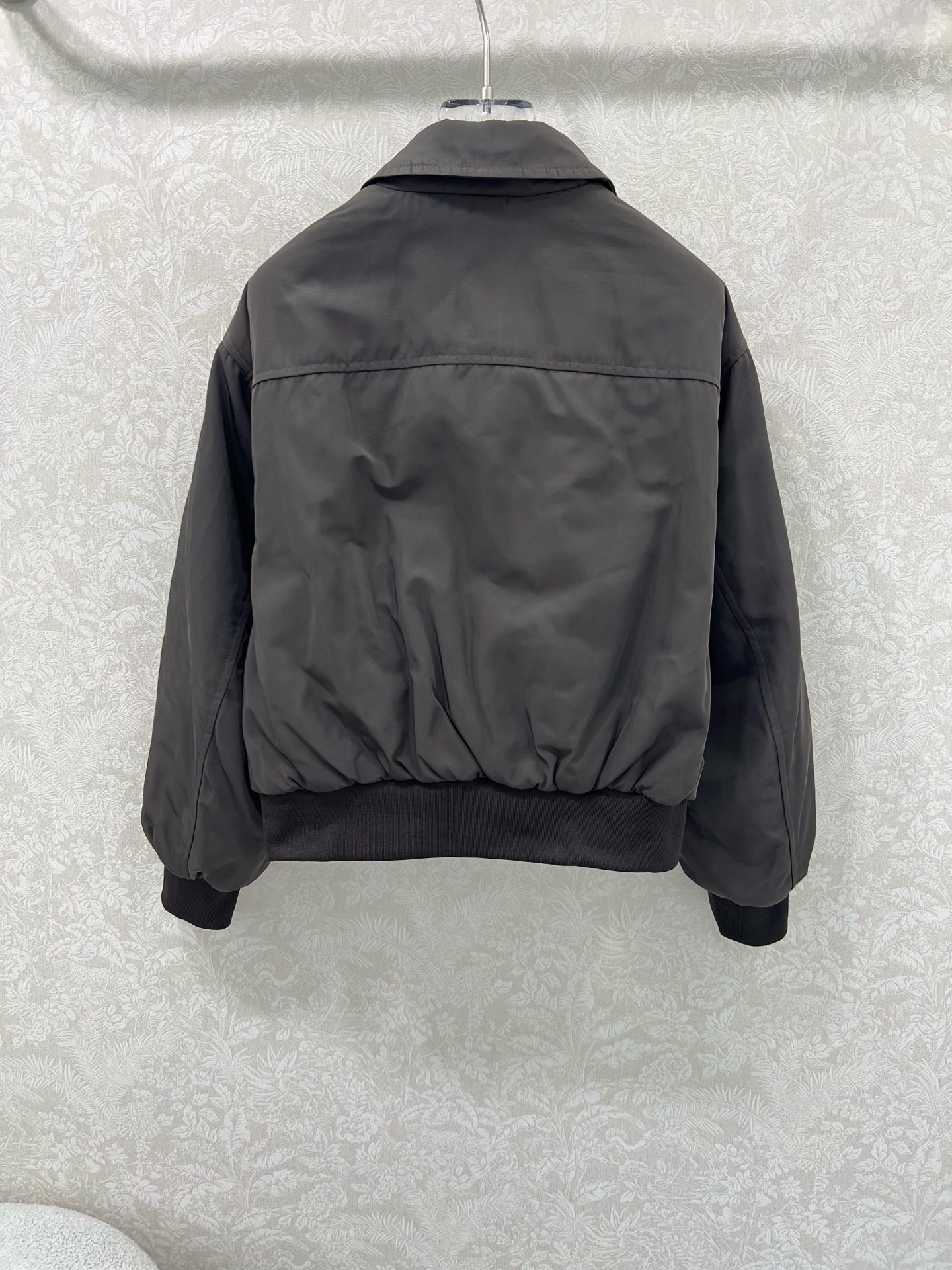 🔥🔥PRAD*普拉*达 25新款翻领棉服！深咖色拉链翻领尼龙外套丨高版出品！品相非常完美，舒适保暖，非常