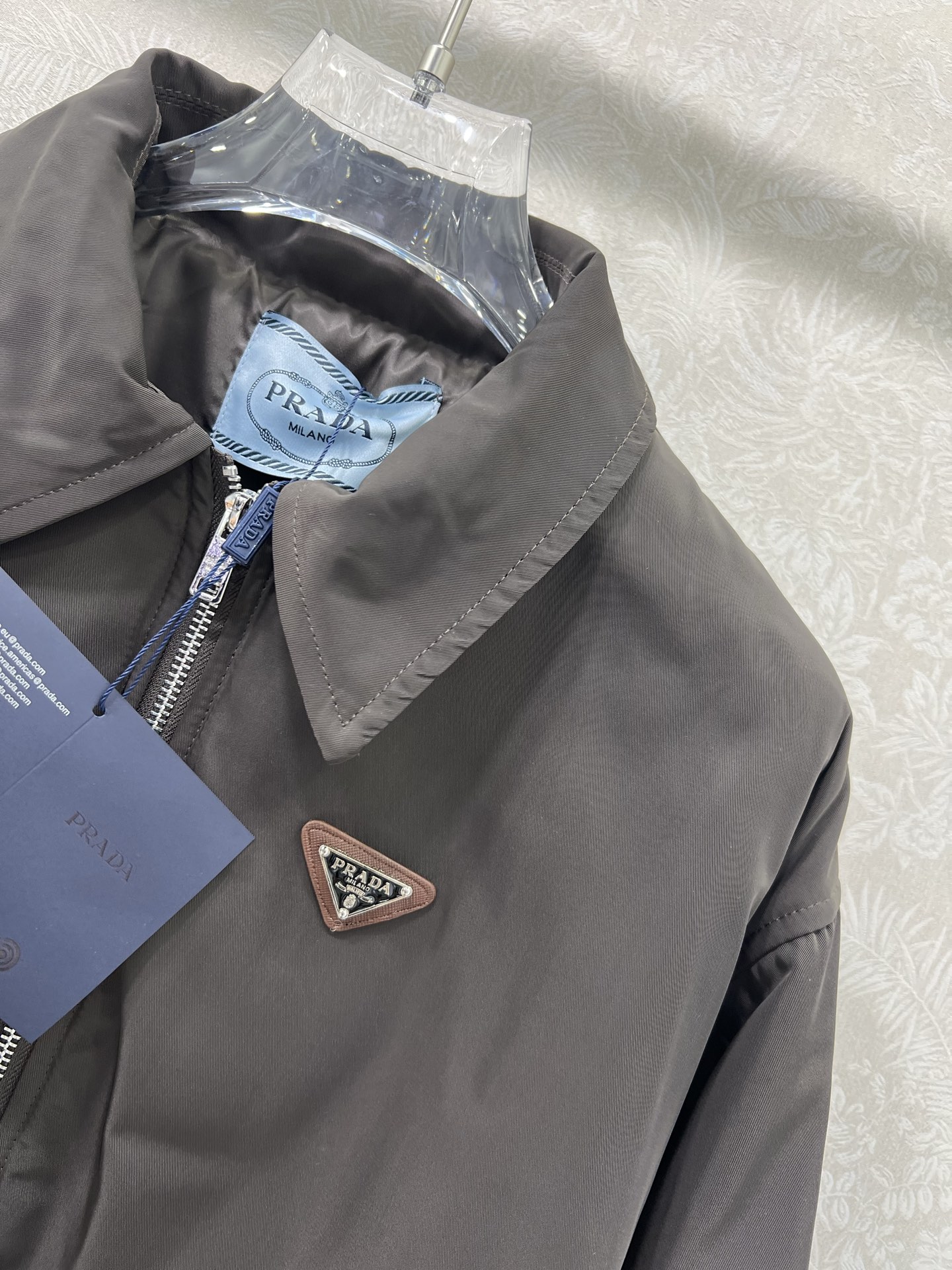 🔥🔥PRAD*普拉*达 25新款翻领棉服！深咖色拉链翻领尼龙外套丨高版出品！品相非常完美，舒适保暖，非常