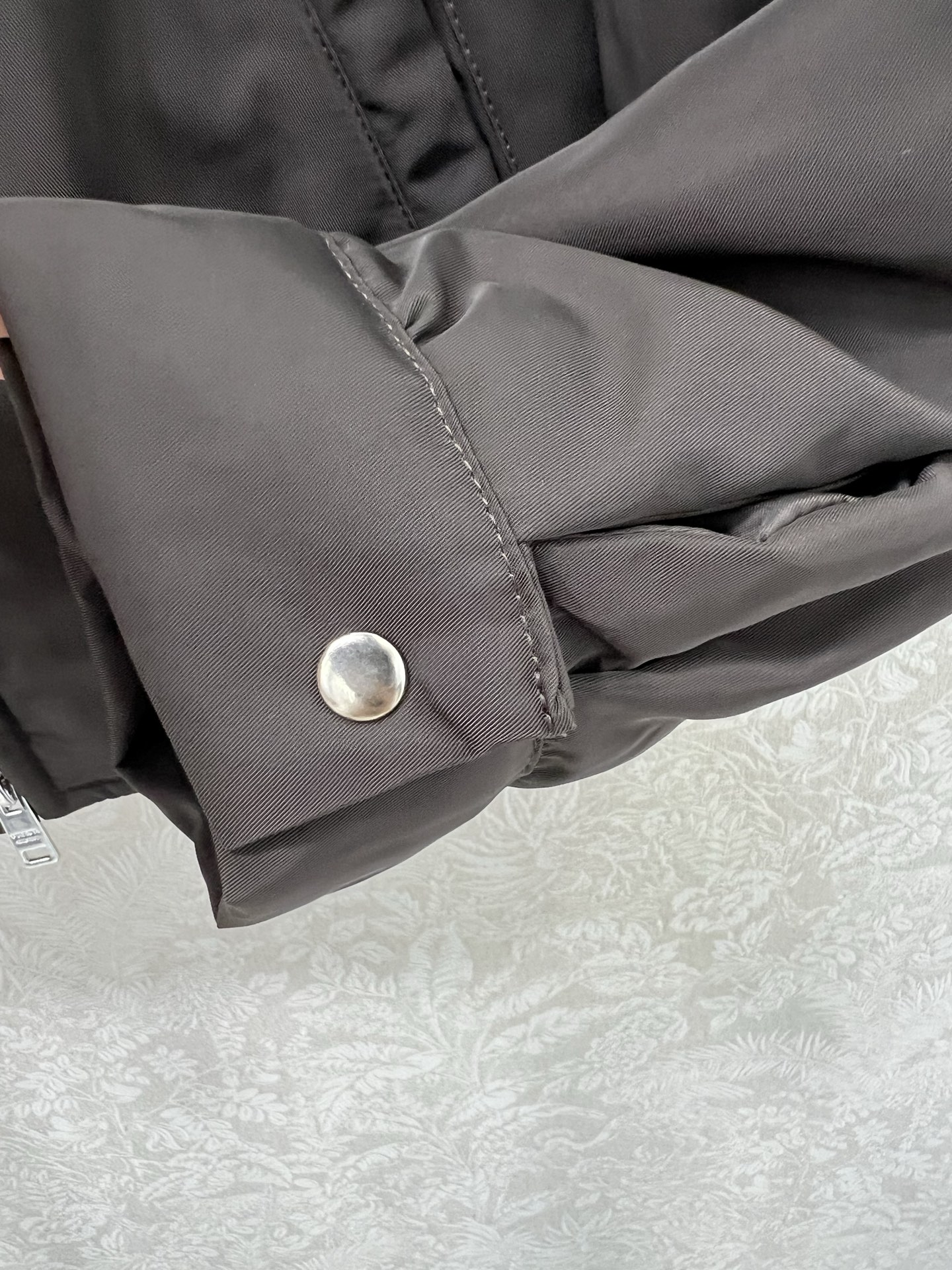 🔥🔥PRAD*普拉*达 25新款连帽棉服外套！深咖色拉链连帽尼龙外套丨高版出品！品相非常完美，舒适保暖，