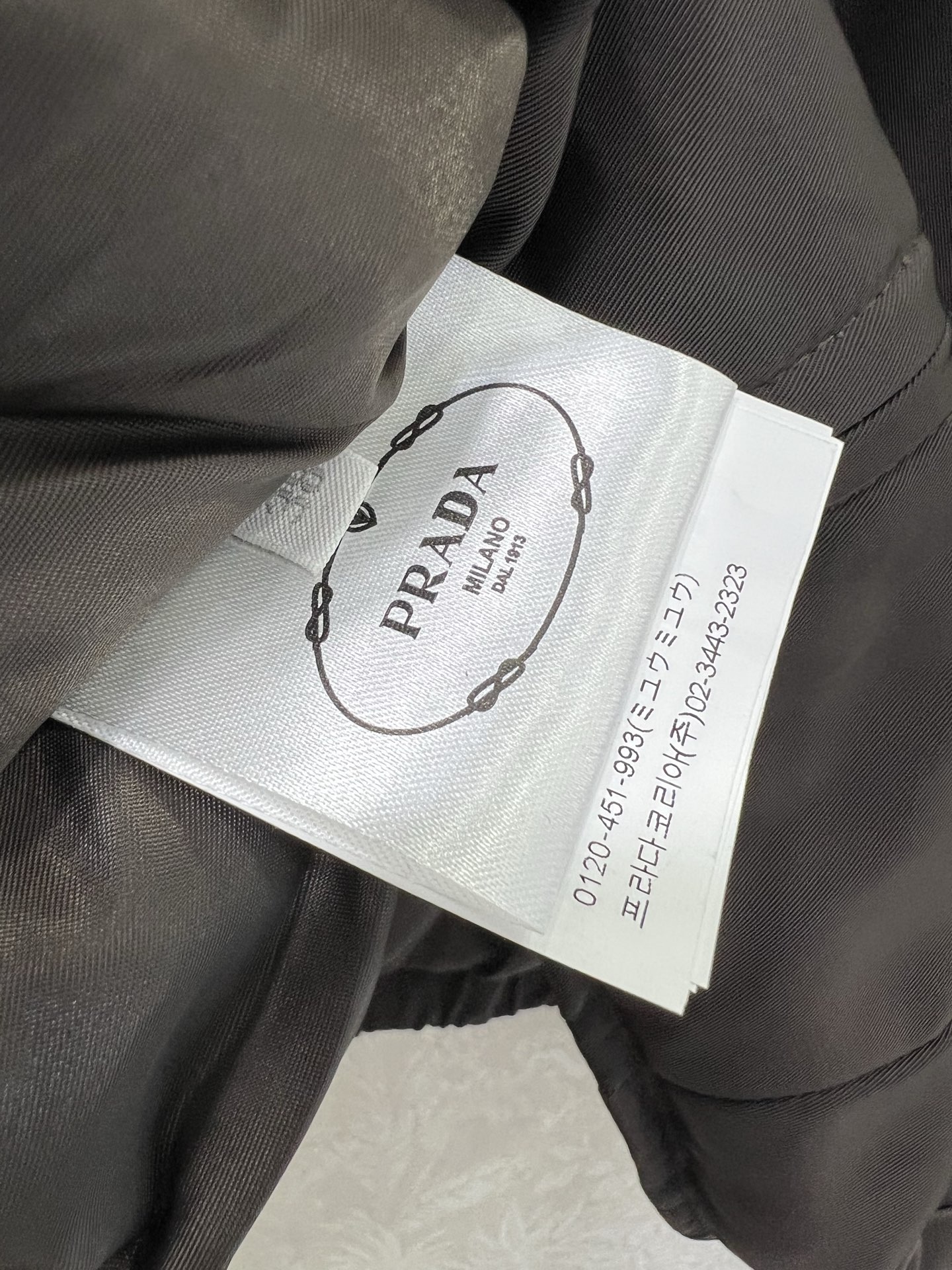 🔥🔥PRAD*普拉*达 25新款连帽棉服外套！深咖色拉链连帽尼龙外套丨高版出品！品相非常完美，舒适保暖，