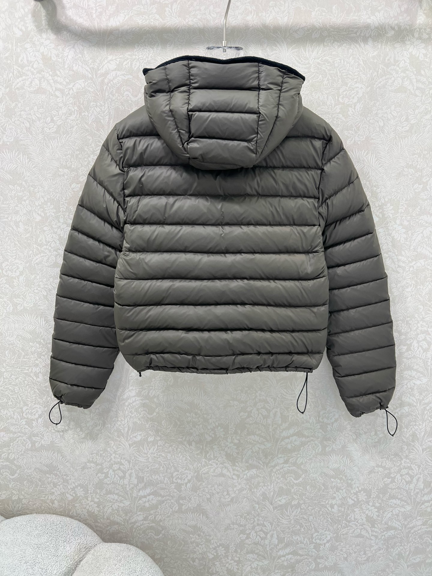 🔥🔥 Miumi*25新款连帽羽绒服 高版本出货 爆款对色高版出货啦~定制YB防风防水尼龙材质，90白鹅