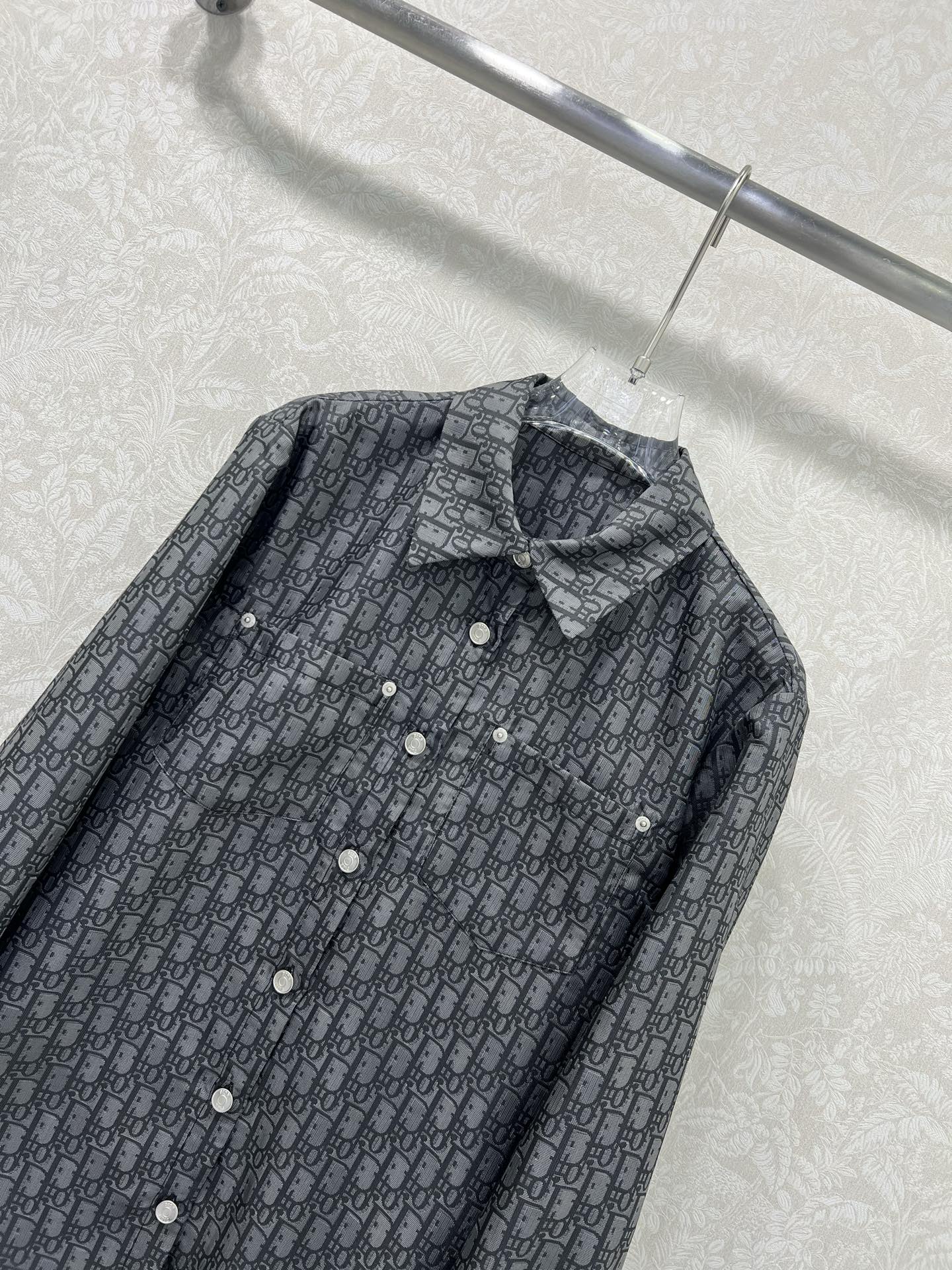 🔥🔥Dio*25新款D字母老花提花衬衣外套 翻领长袖 定制双g五金 不管是单穿还是内搭都是完全不压身高 